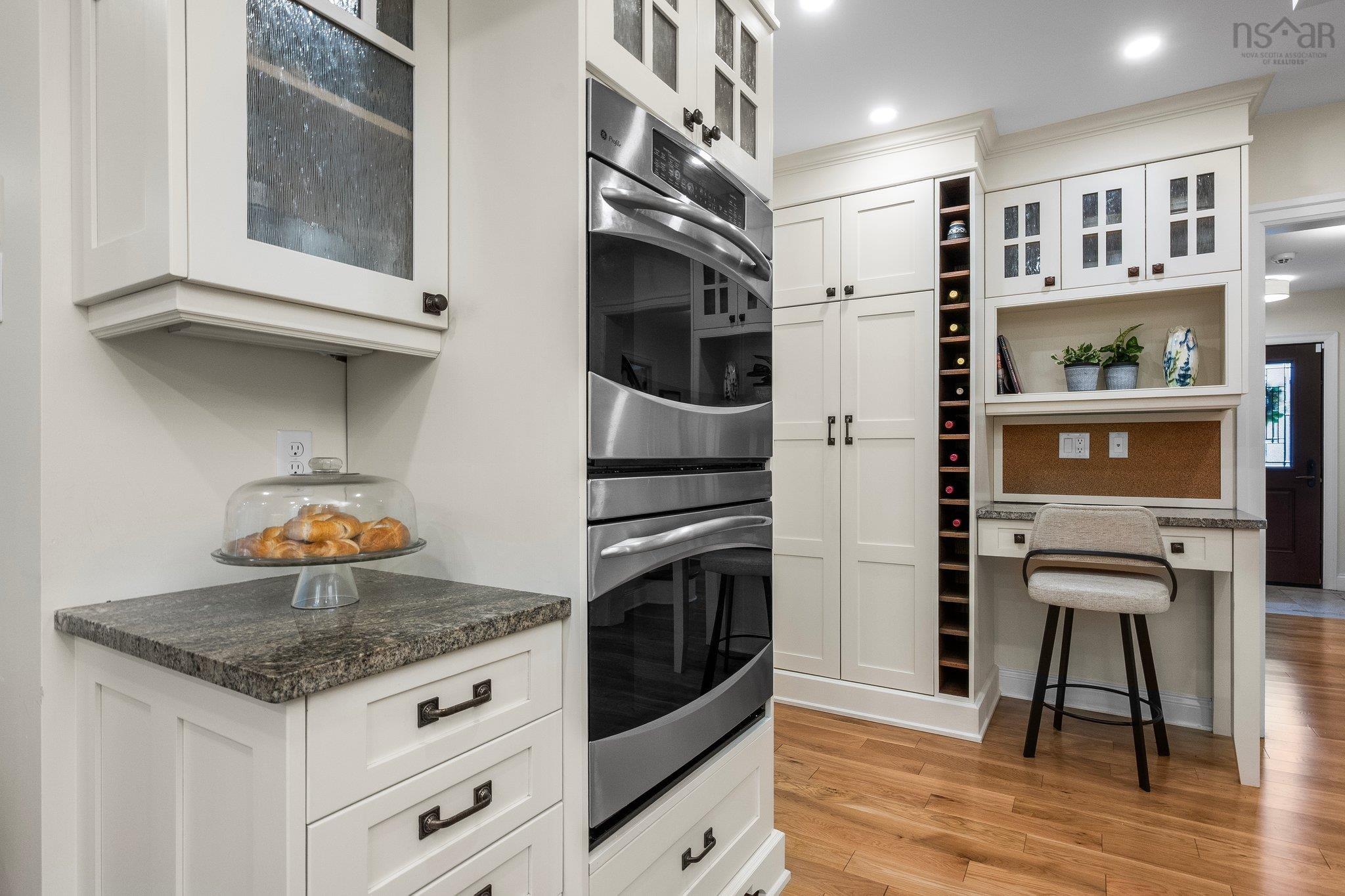 1111 Rockcliffe Street photo #19