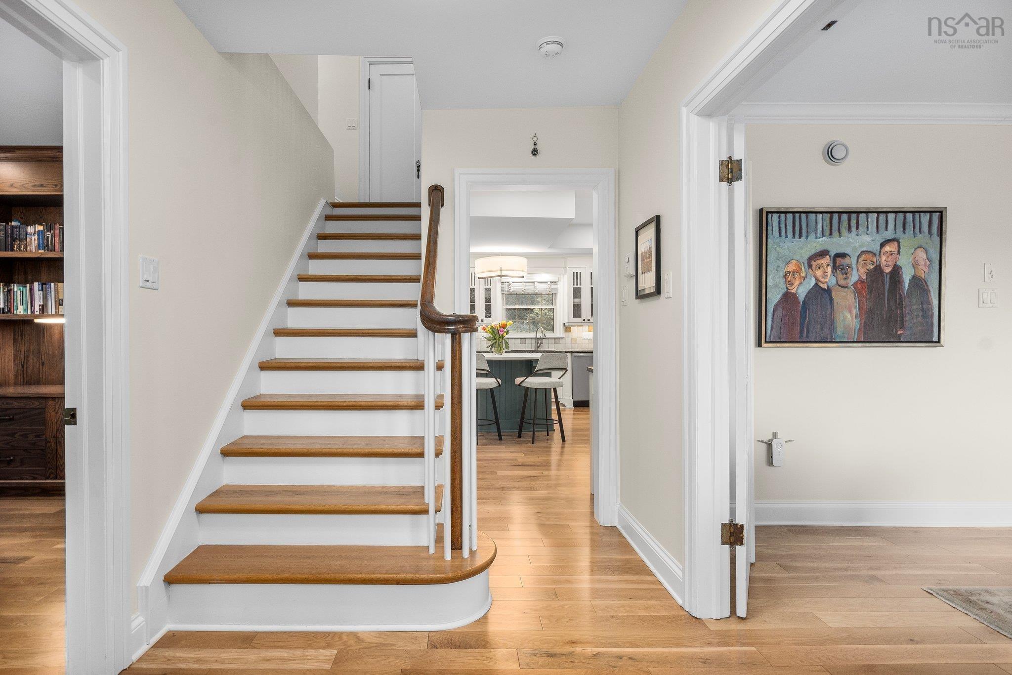 1111 Rockcliffe Street photo #3