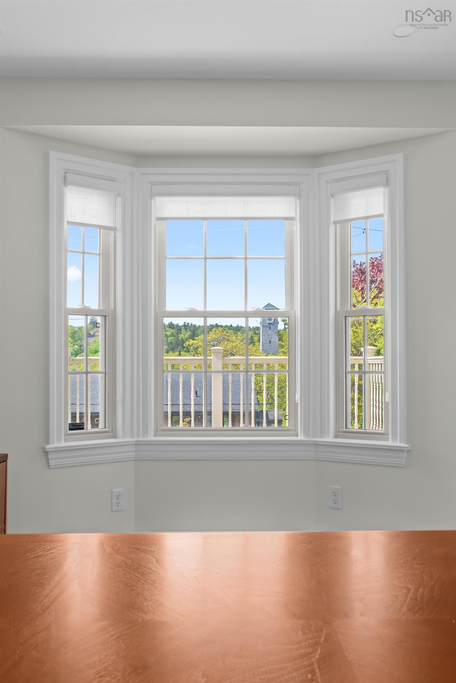 1111 Rockcliffe Street photo #21