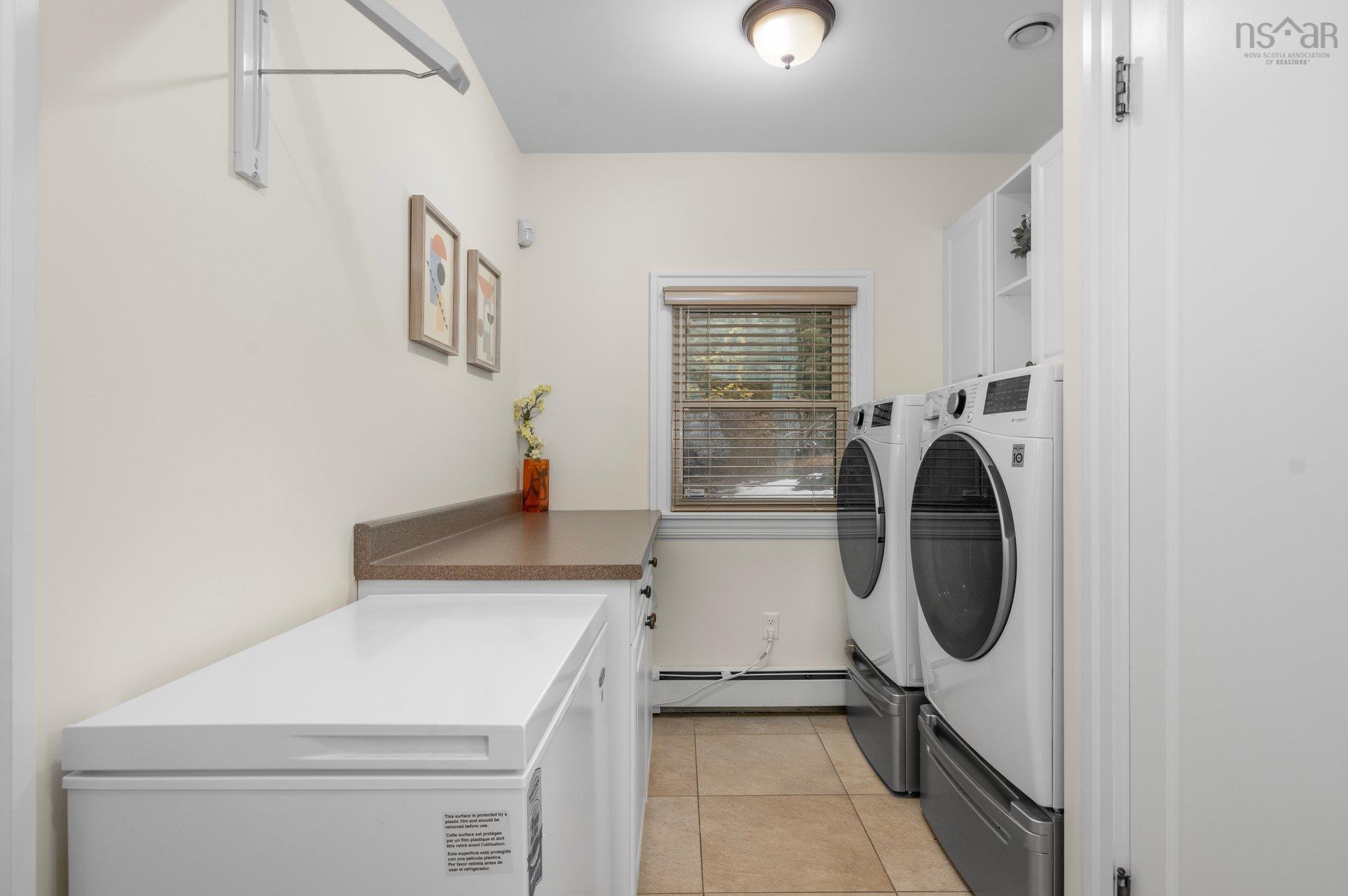 1111 Rockcliffe Street photo #23
