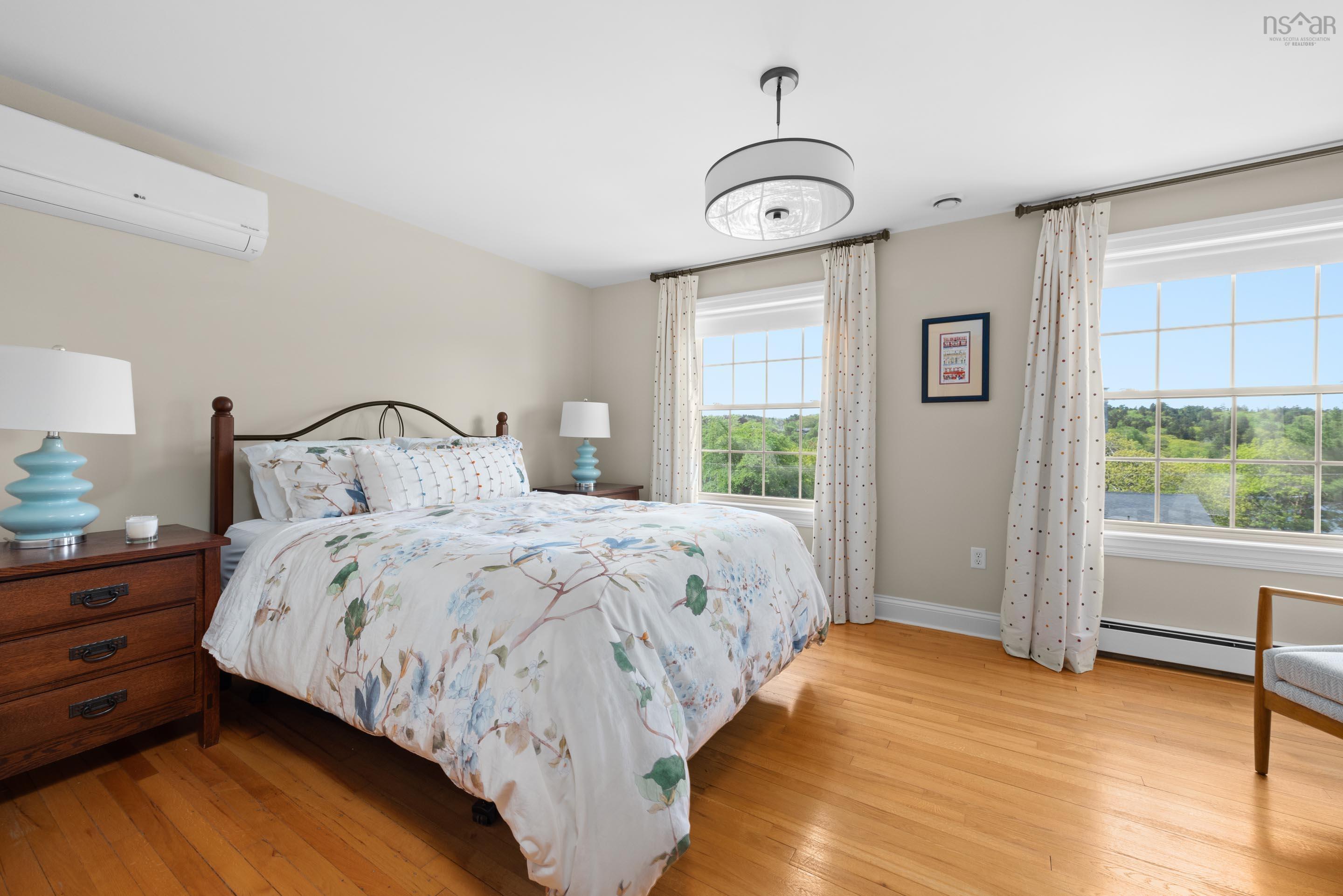 1111 Rockcliffe Street photo #24