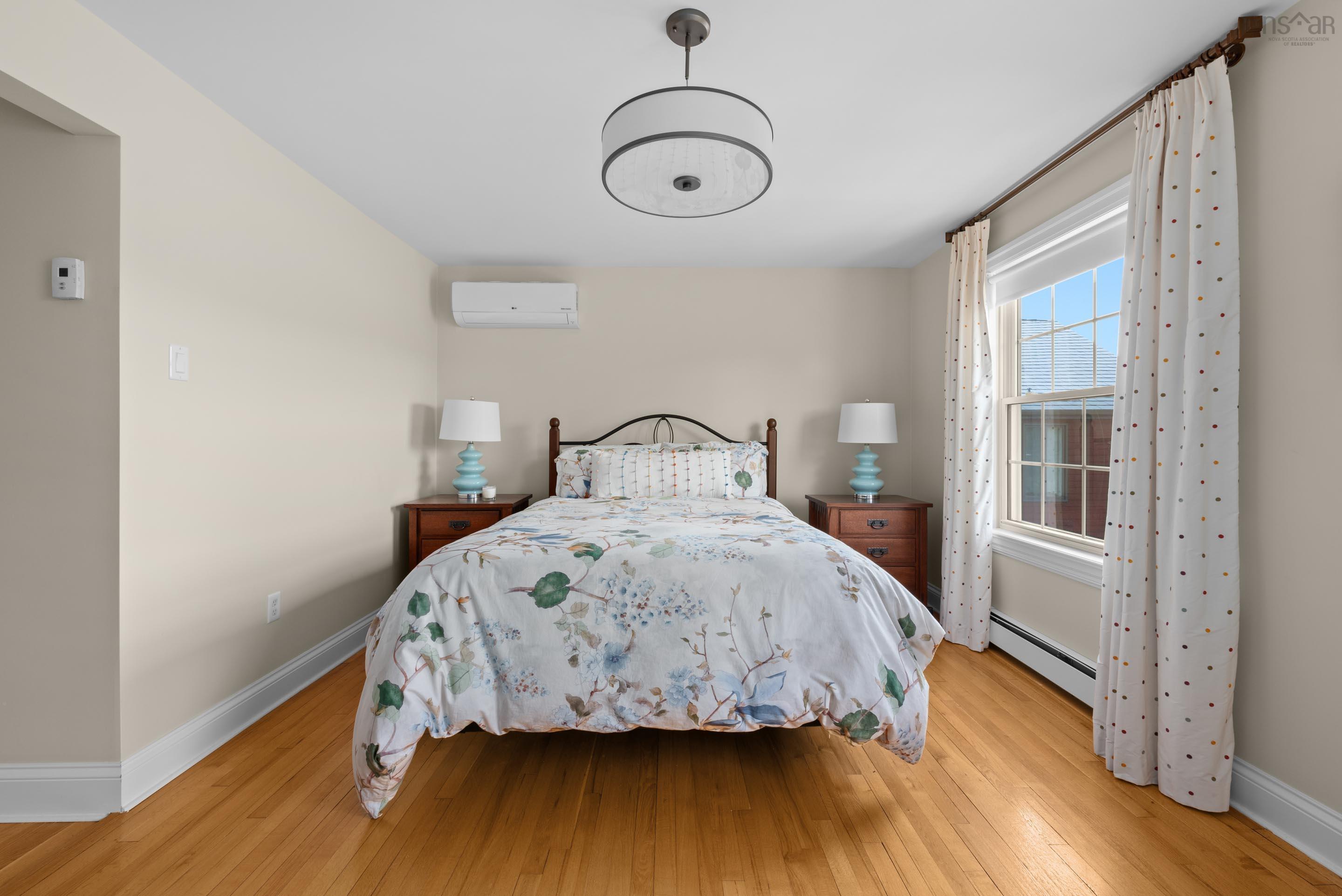 1111 Rockcliffe Street photo #25