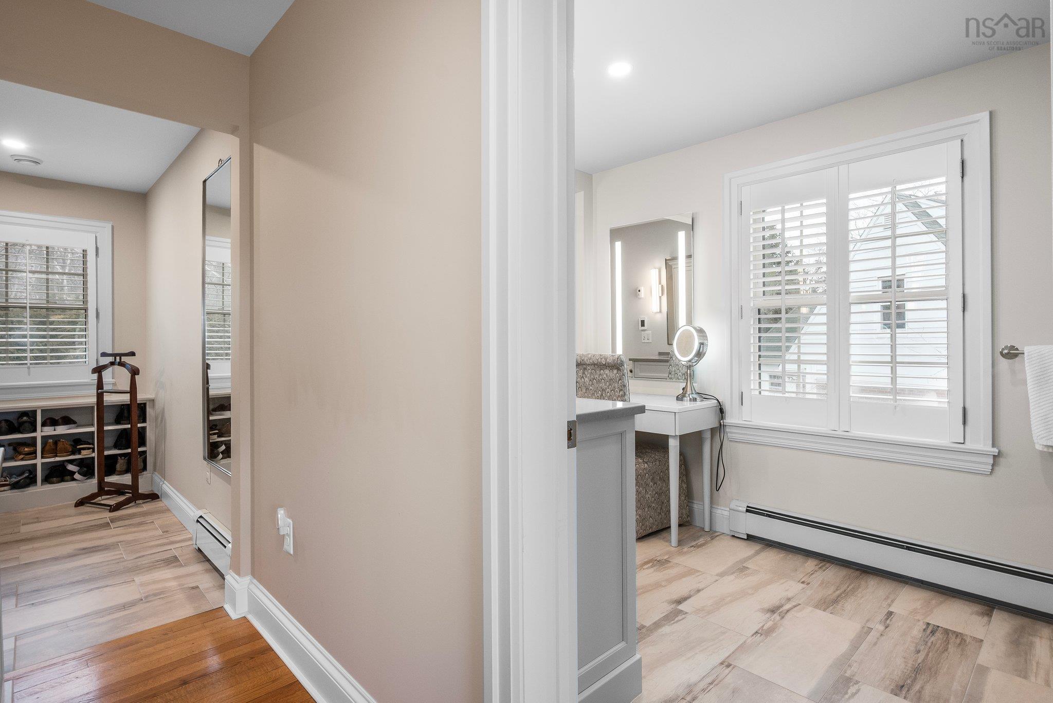 1111 Rockcliffe Street photo #27