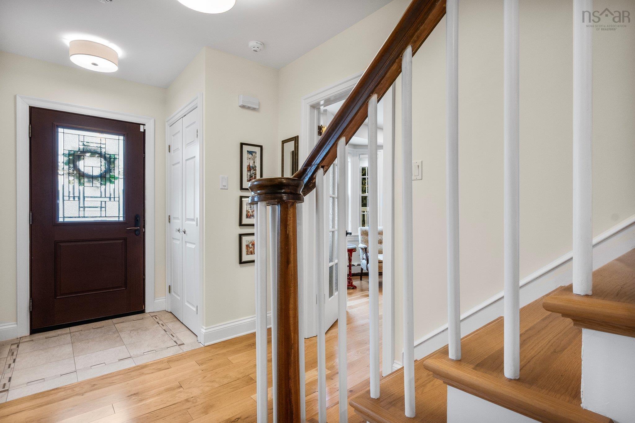 1111 Rockcliffe Street photo #4