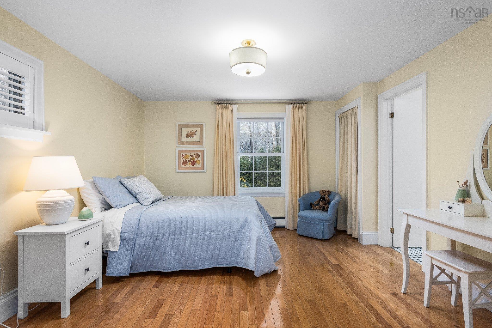 1111 Rockcliffe Street photo #31