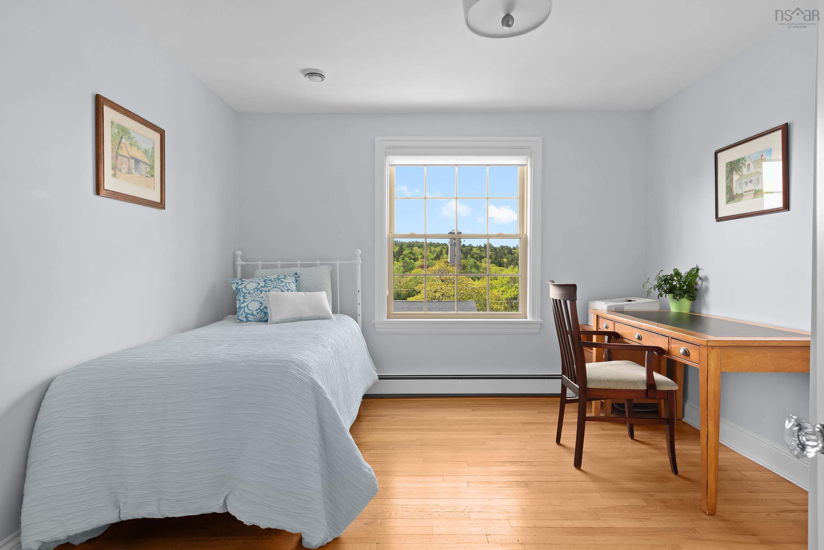 1111 Rockcliffe Street photo #34