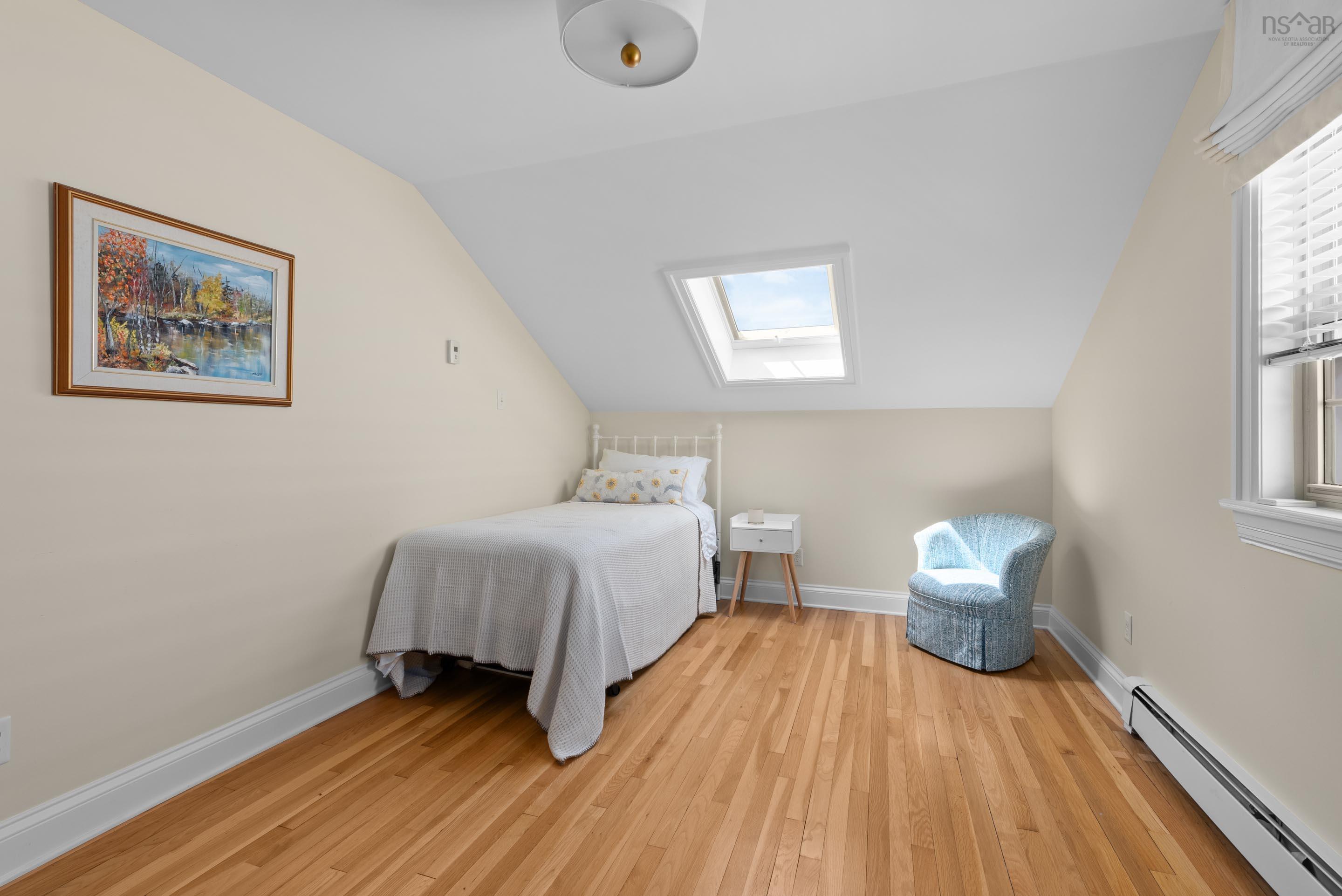 1111 Rockcliffe Street photo #35