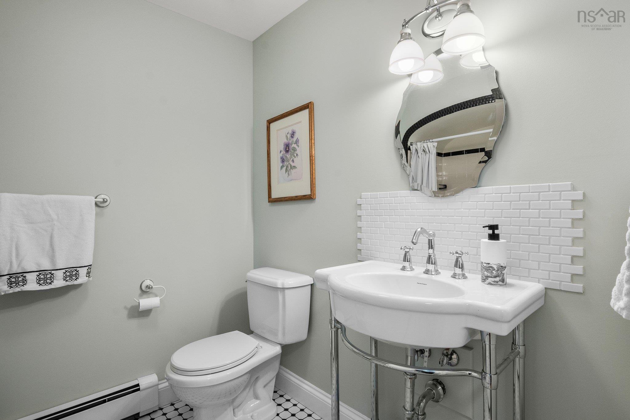 1111 Rockcliffe Street photo #36