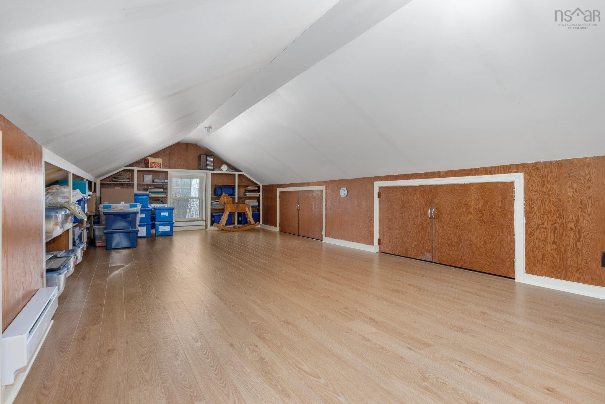 1111 Rockcliffe Street photo #38