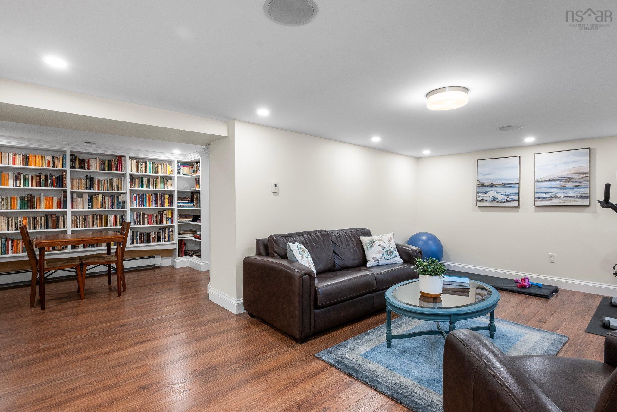 1111 Rockcliffe Street photo #39