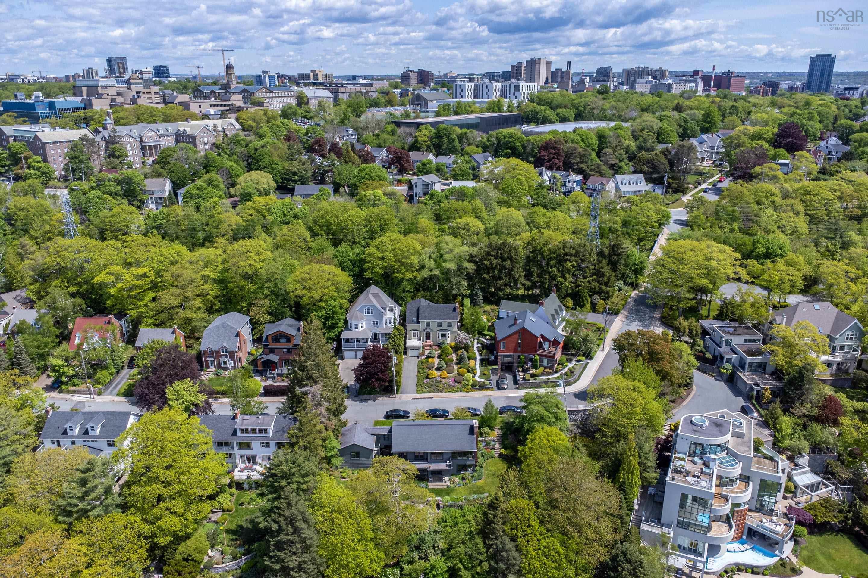 1111 Rockcliffe Street photo #44
