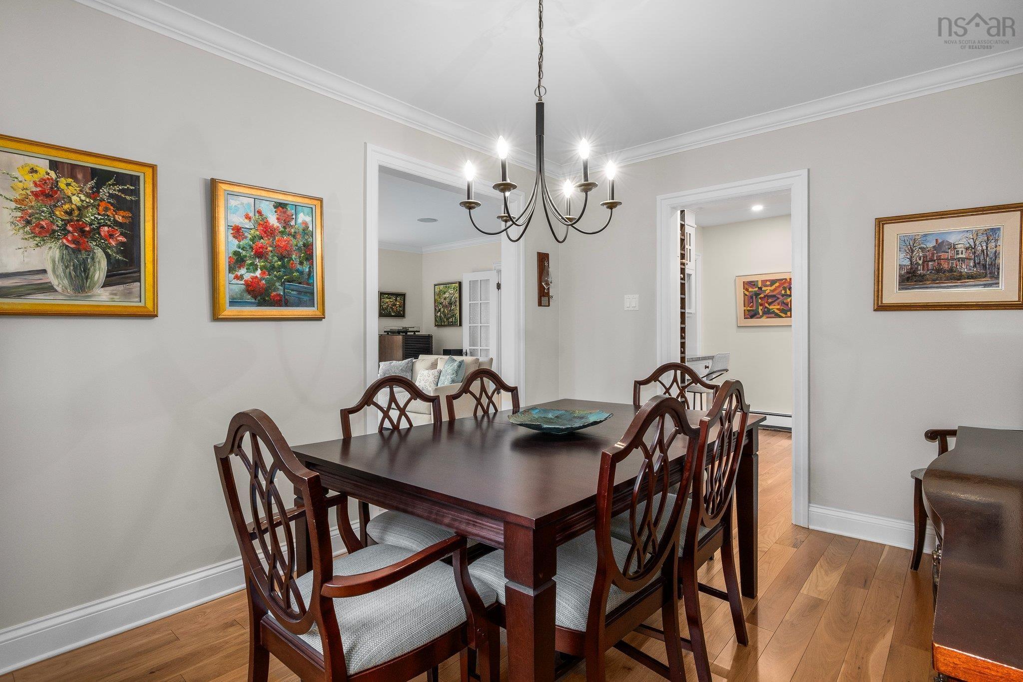 1111 Rockcliffe Street photo #10