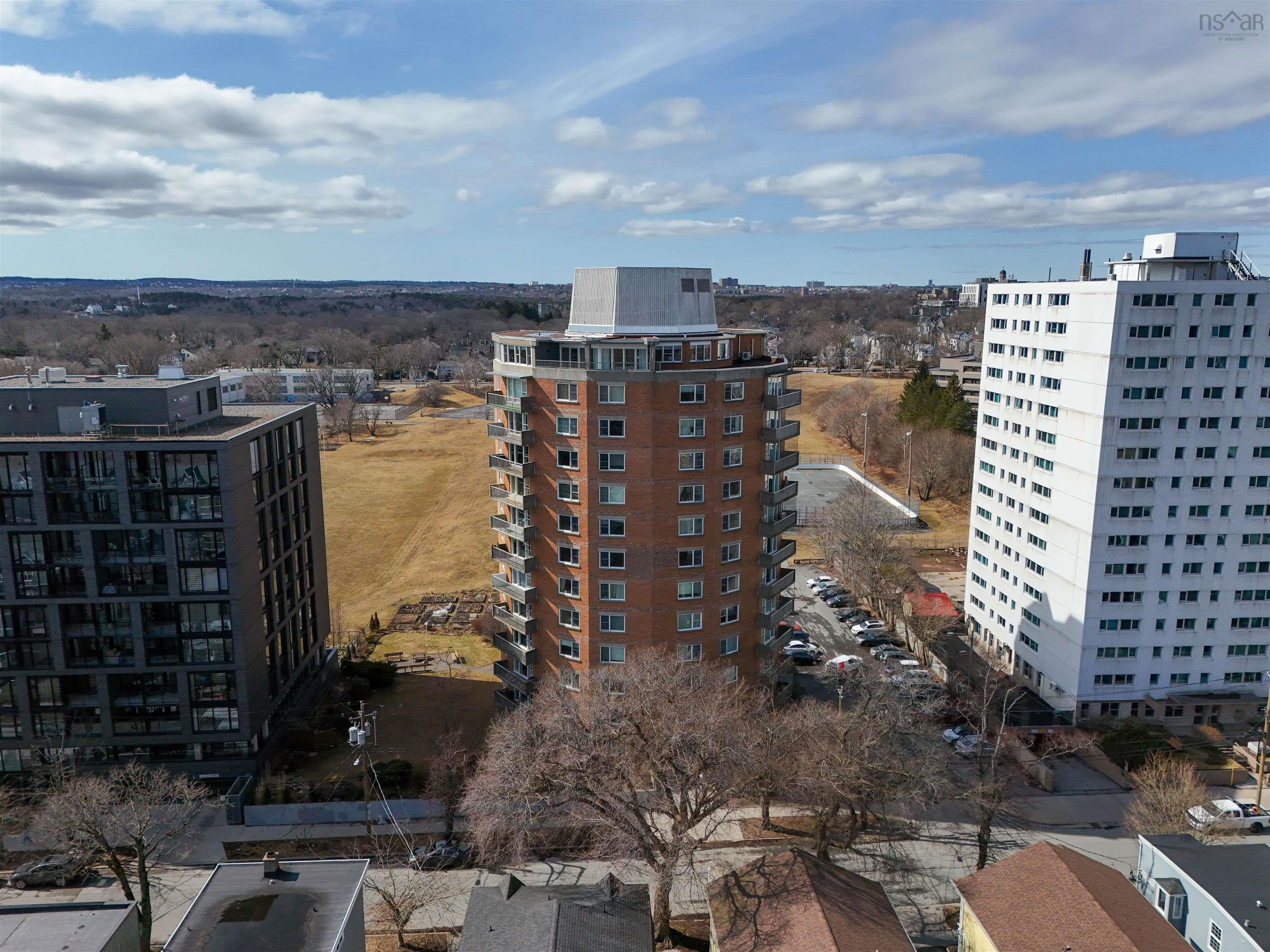 103 1074 Wellington Street photo #35