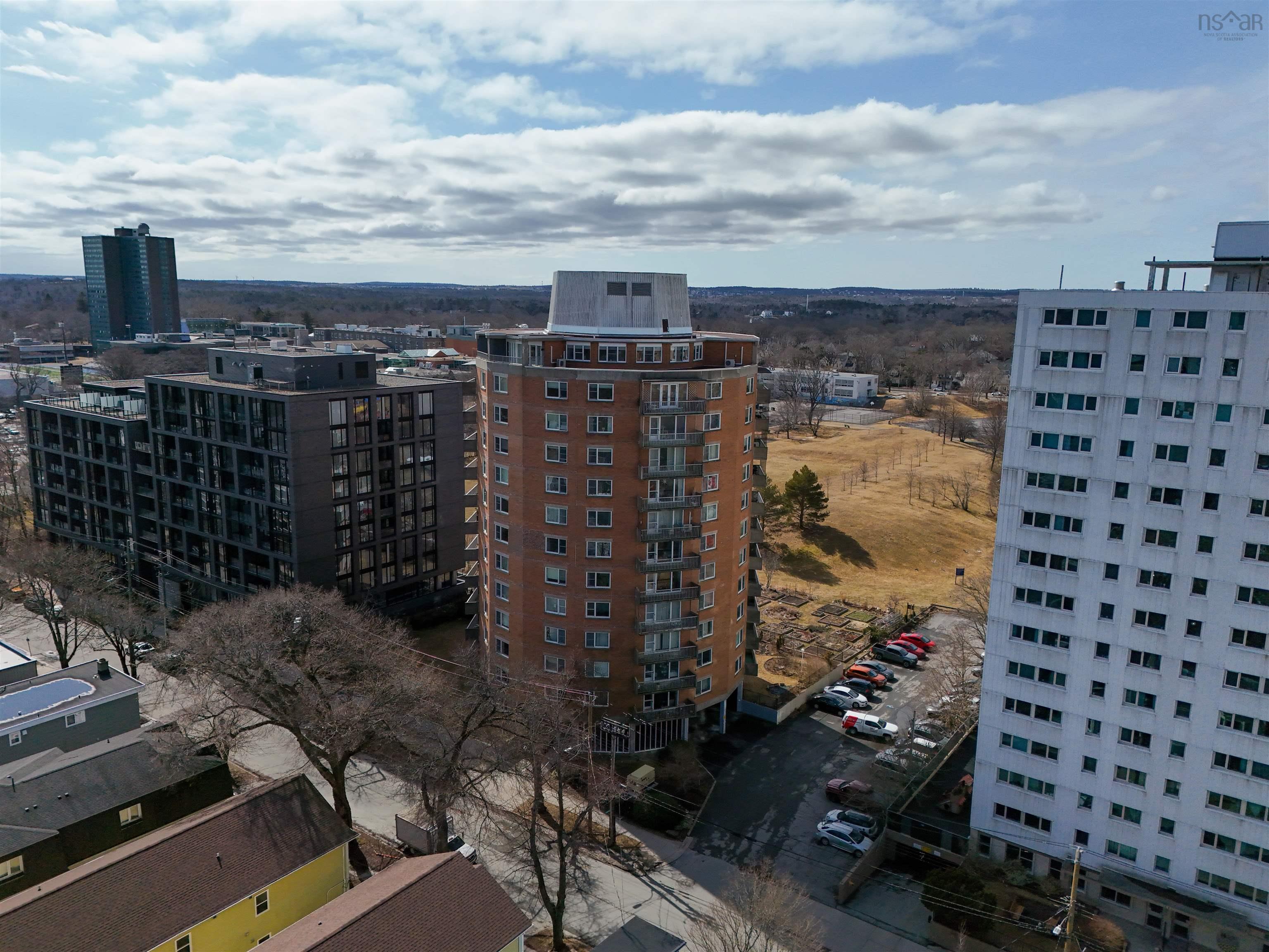 103 1074 Wellington Street photo #36