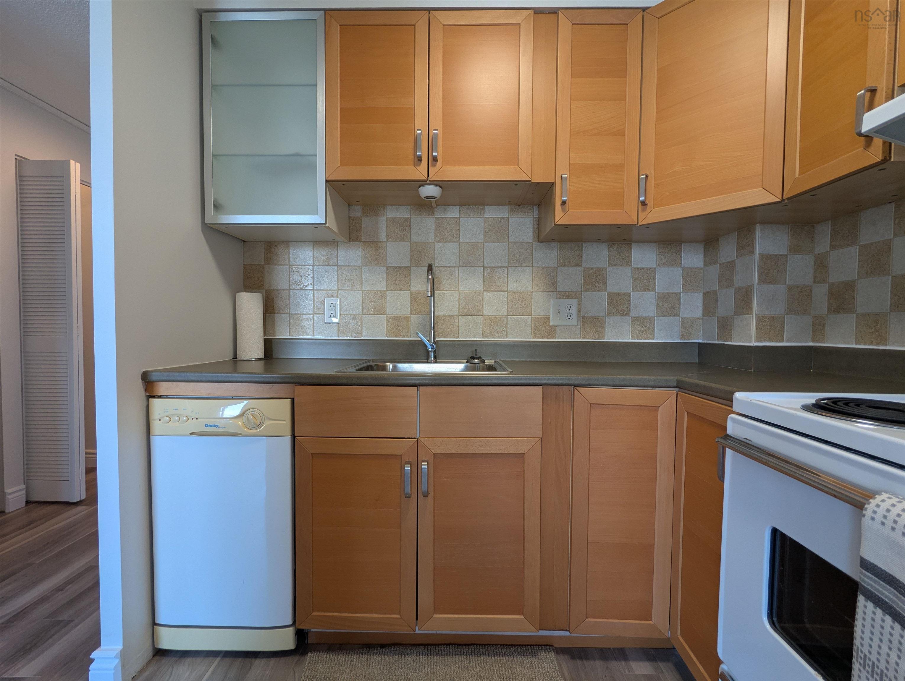 705 5959 Spring Garden Road photo #8