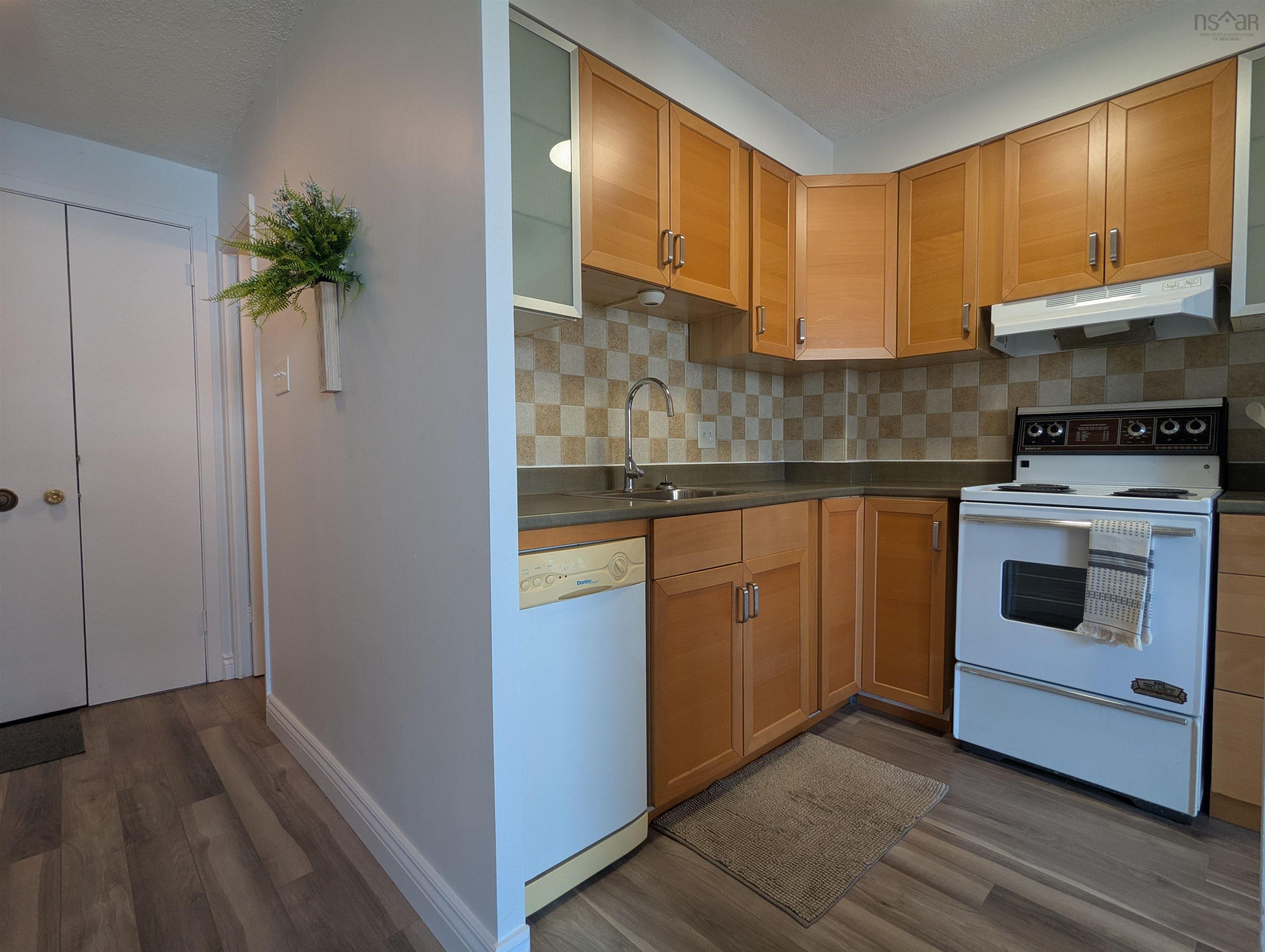 705 5959 Spring Garden Road photo #9