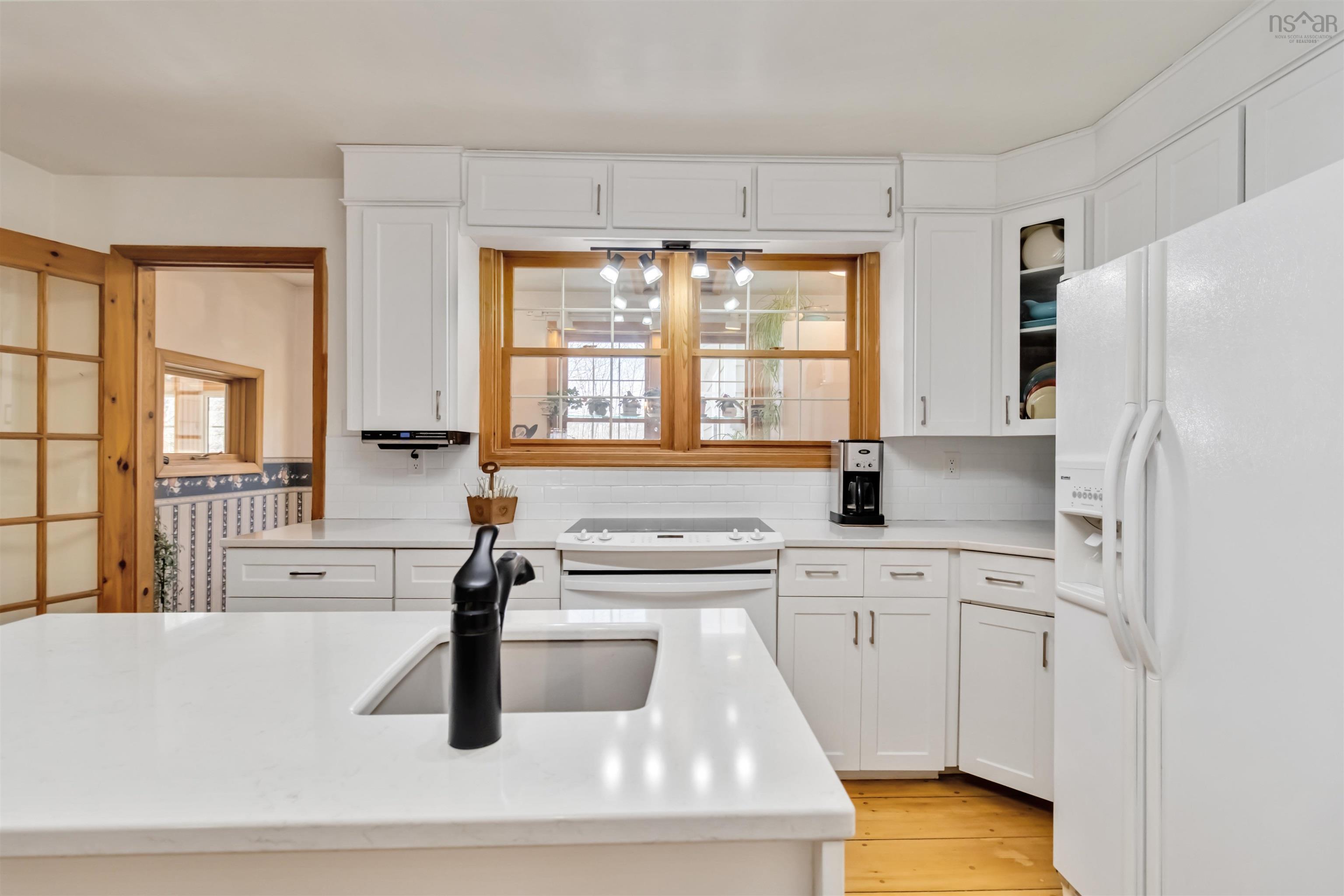 20 Maple Place photo #11