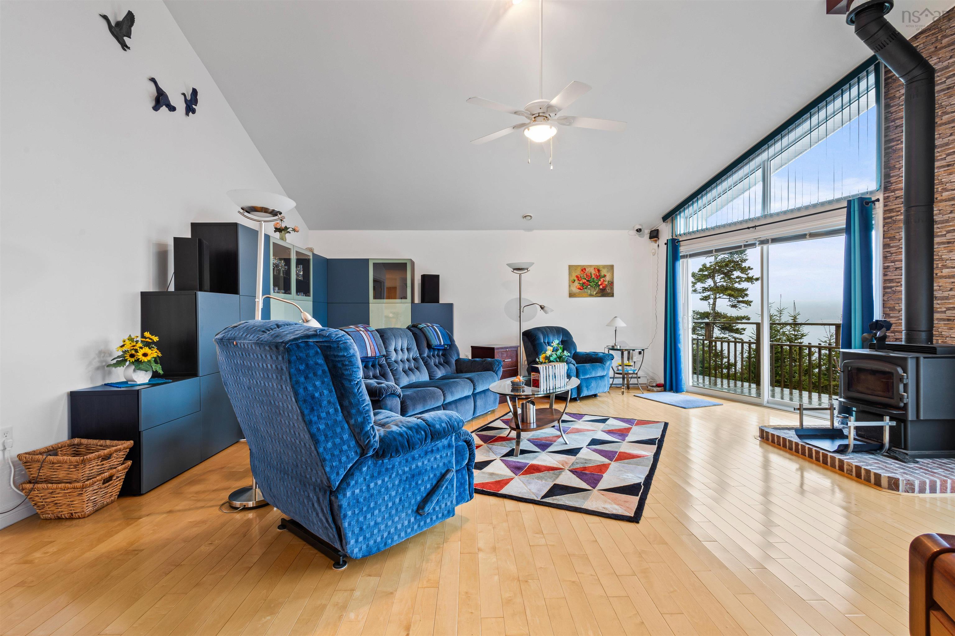 821 Shad Point Parkway photo #2