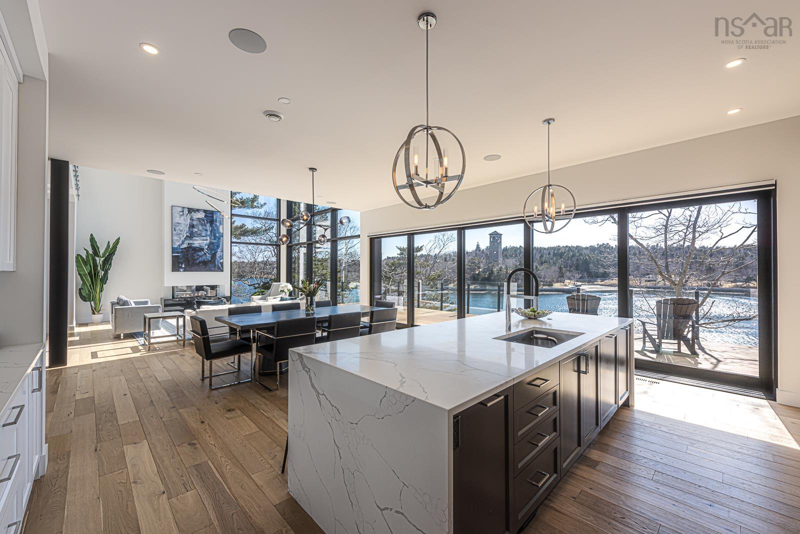 1160 Rockcliffe Street photo #14