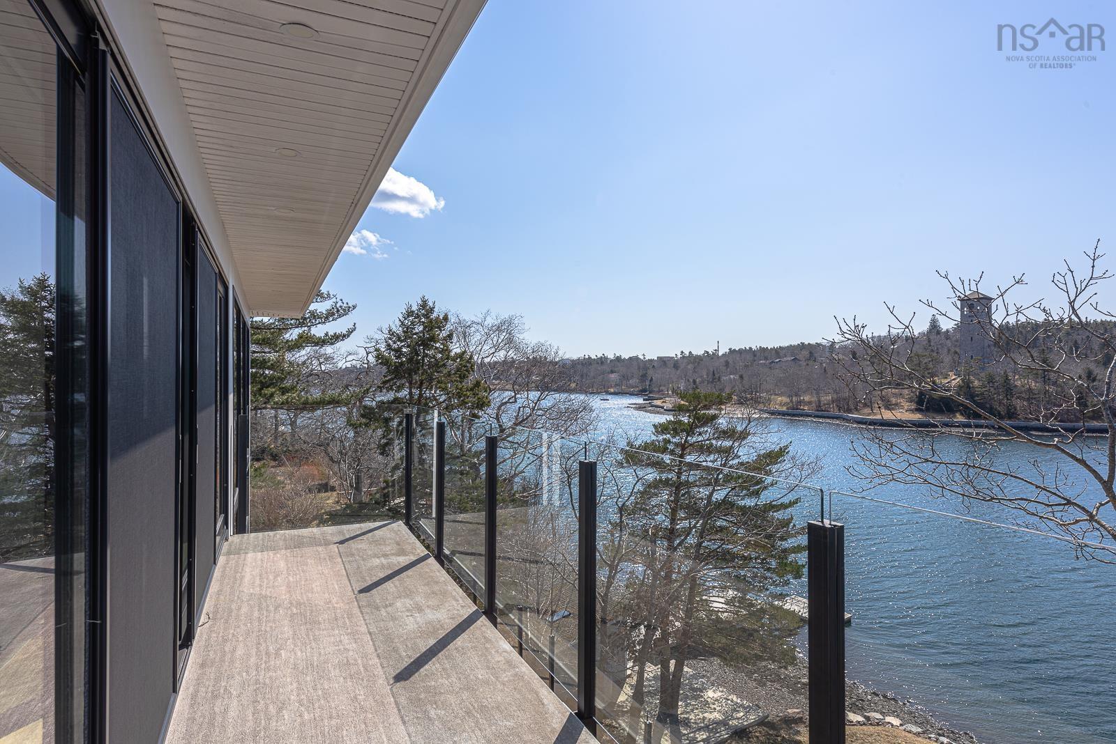 1160 Rockcliffe Street photo #30