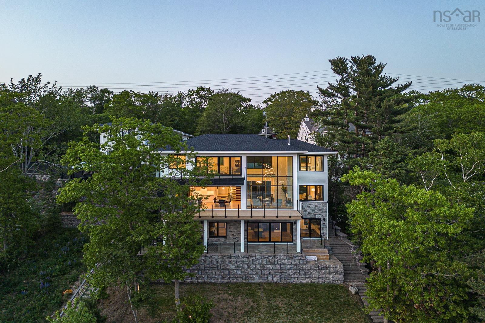 1160 Rockcliffe Street photo #4