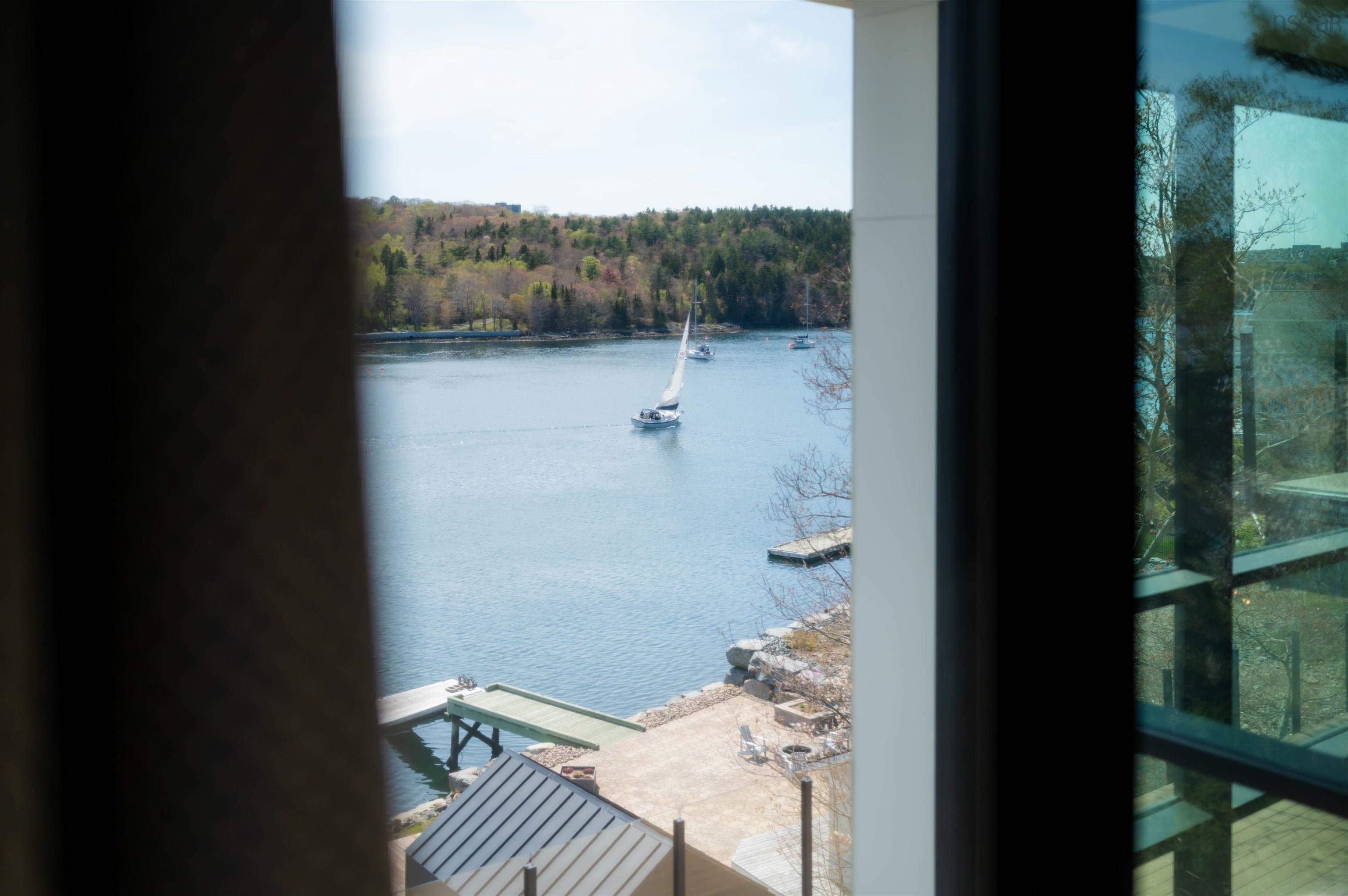1160 Rockcliffe Street photo #32