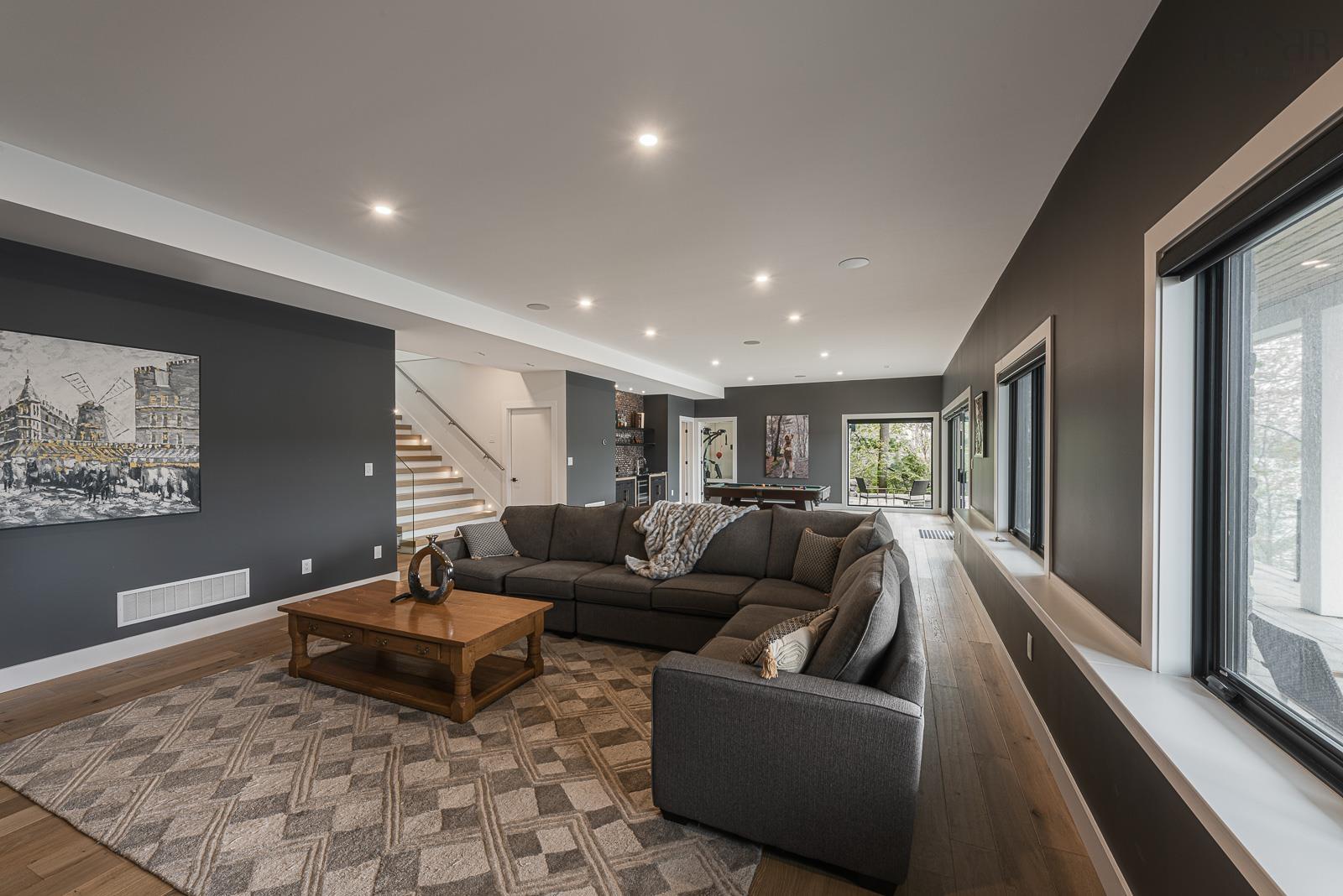 1160 Rockcliffe Street photo #38