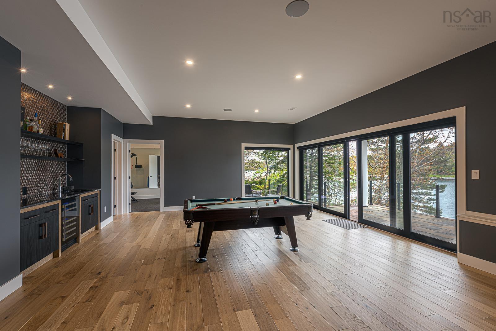 1160 Rockcliffe Street photo #39