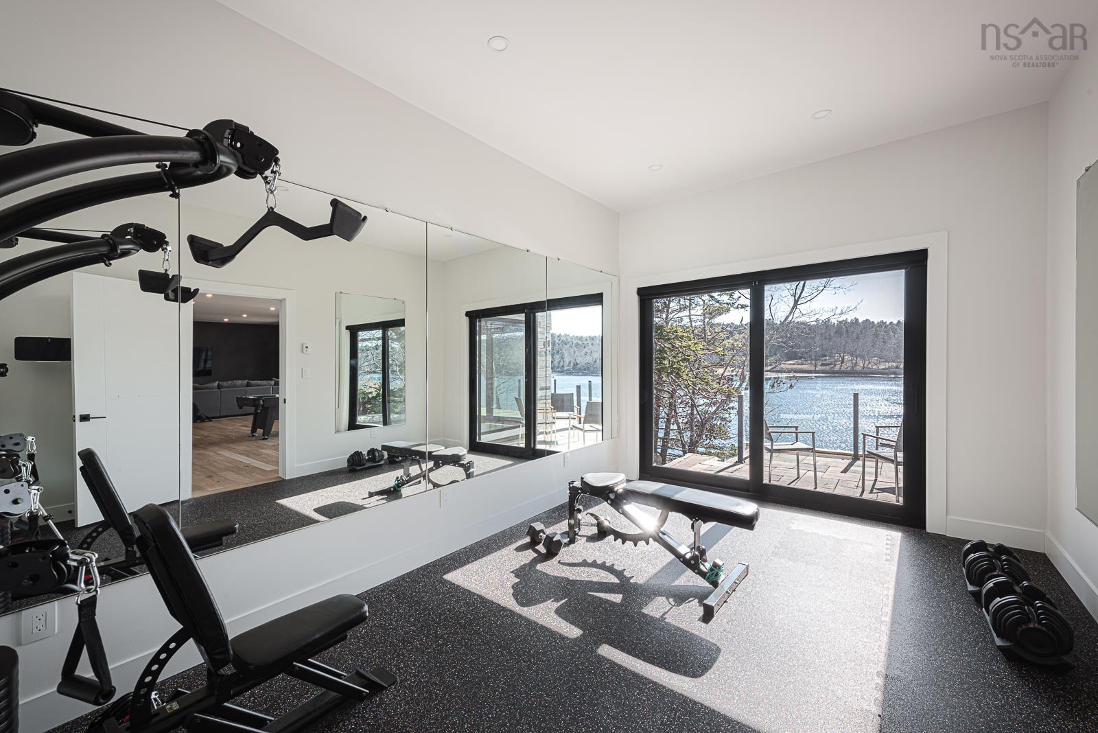 1160 Rockcliffe Street photo #42