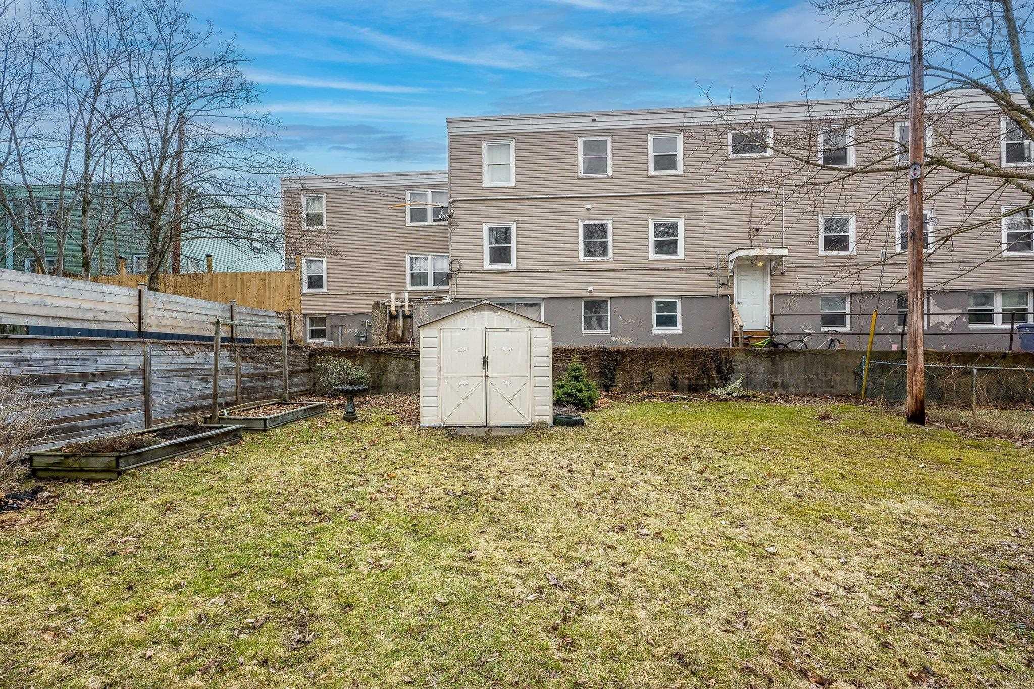 6568 Roslyn Road photo #11
