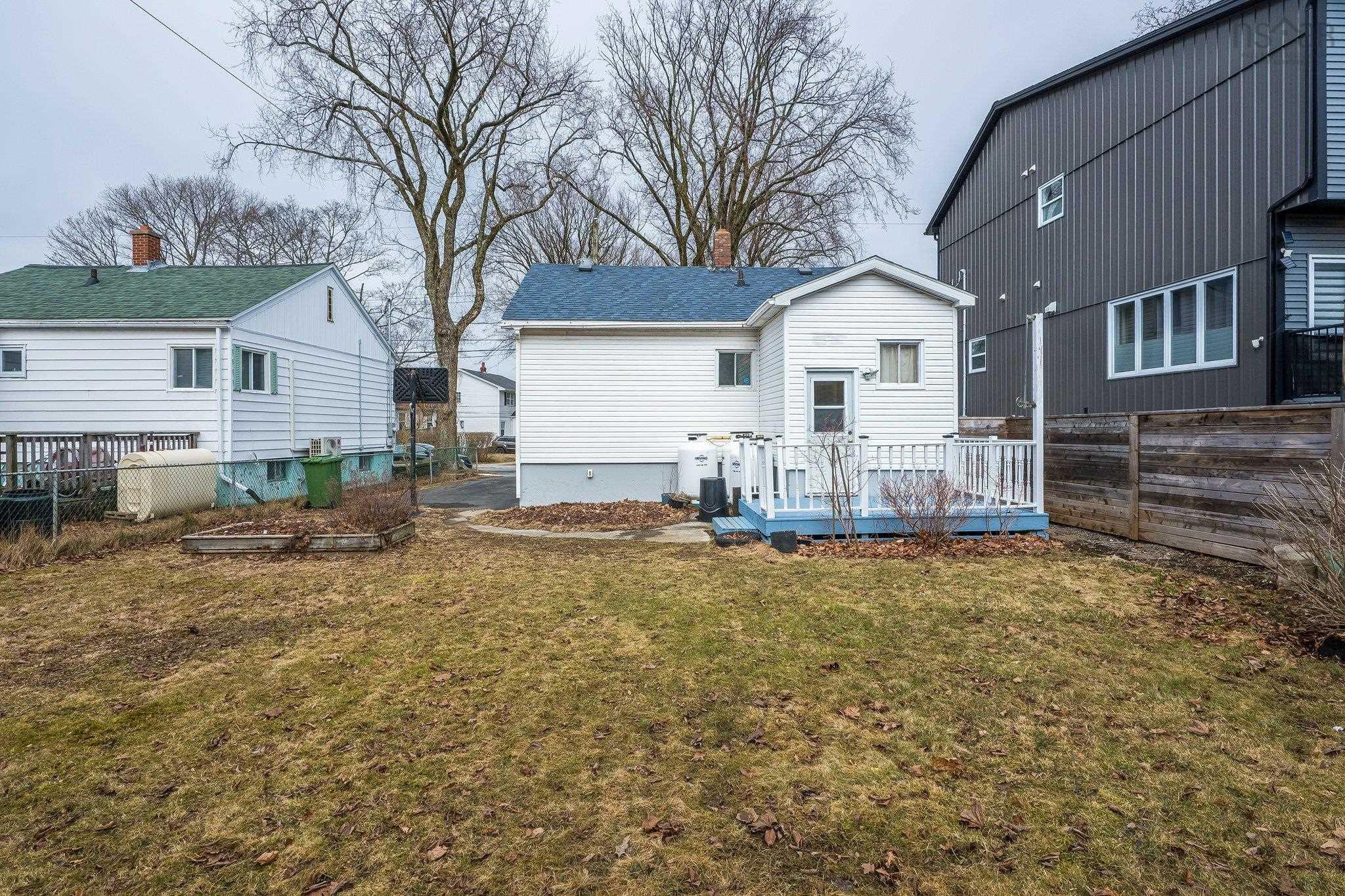6568 Roslyn Road photo #12