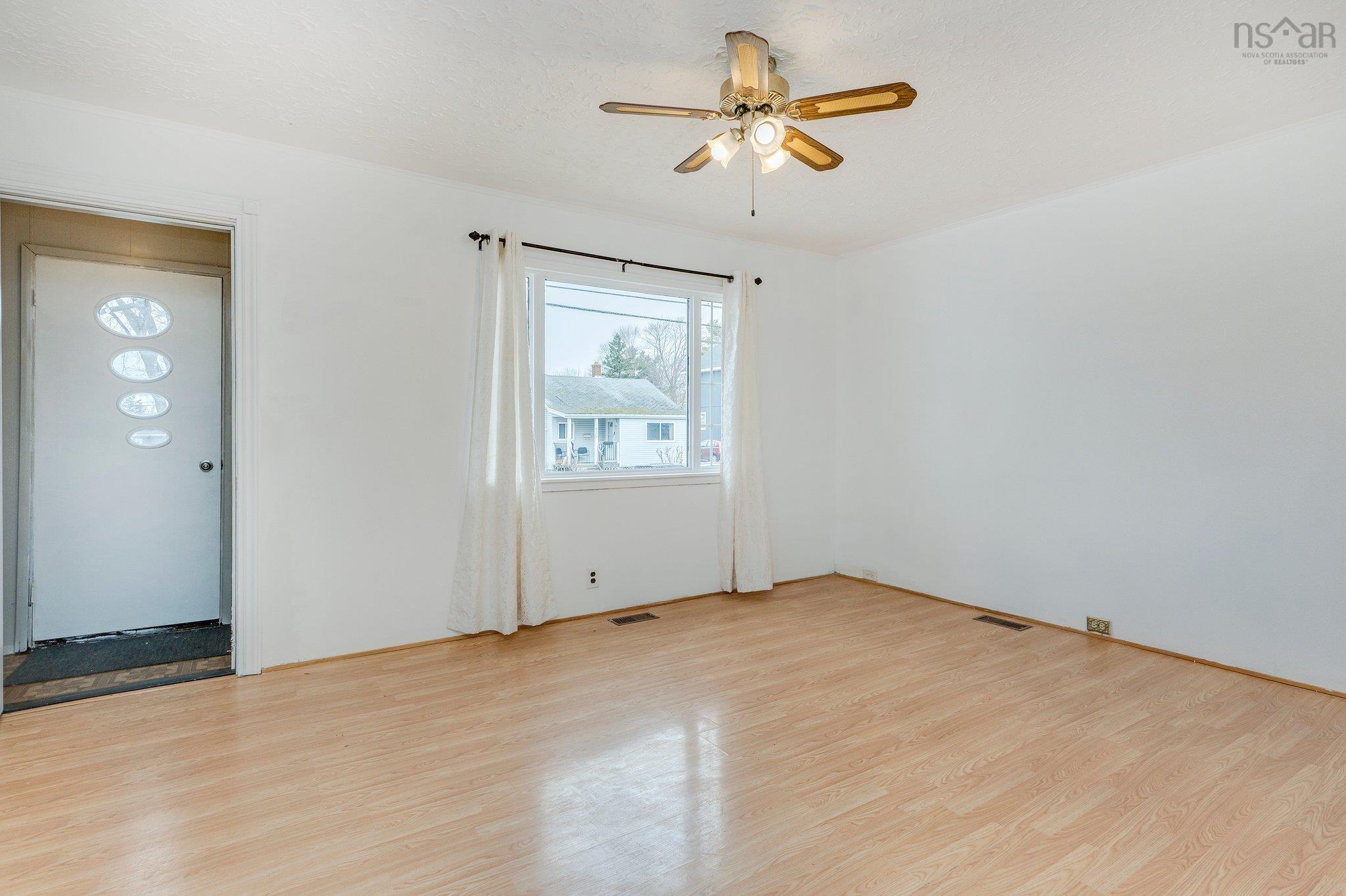 6568 Roslyn Road photo #13