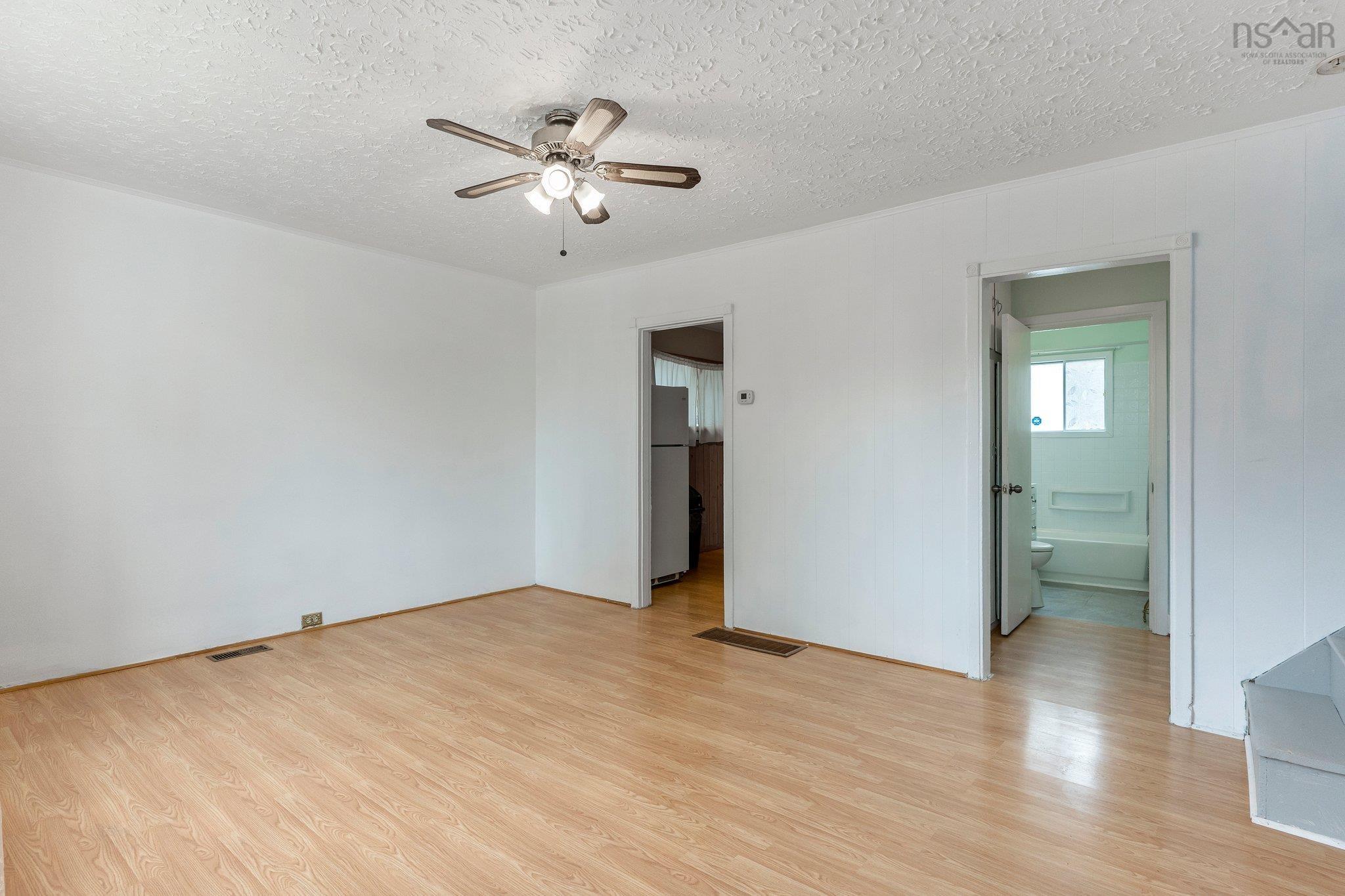 6568 Roslyn Road photo #14