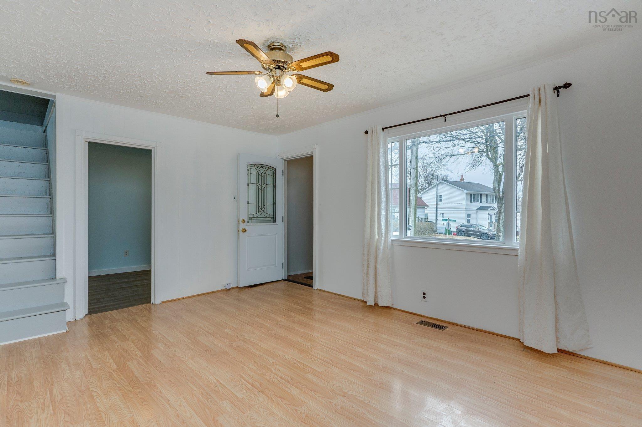 6568 Roslyn Road photo #17
