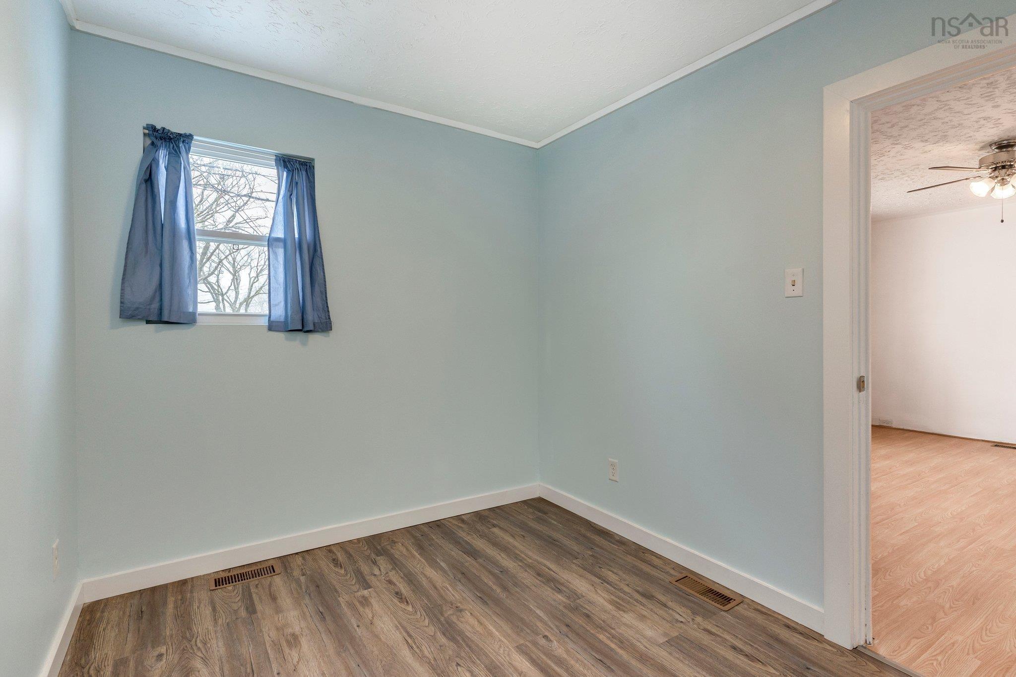 6568 Roslyn Road photo #19