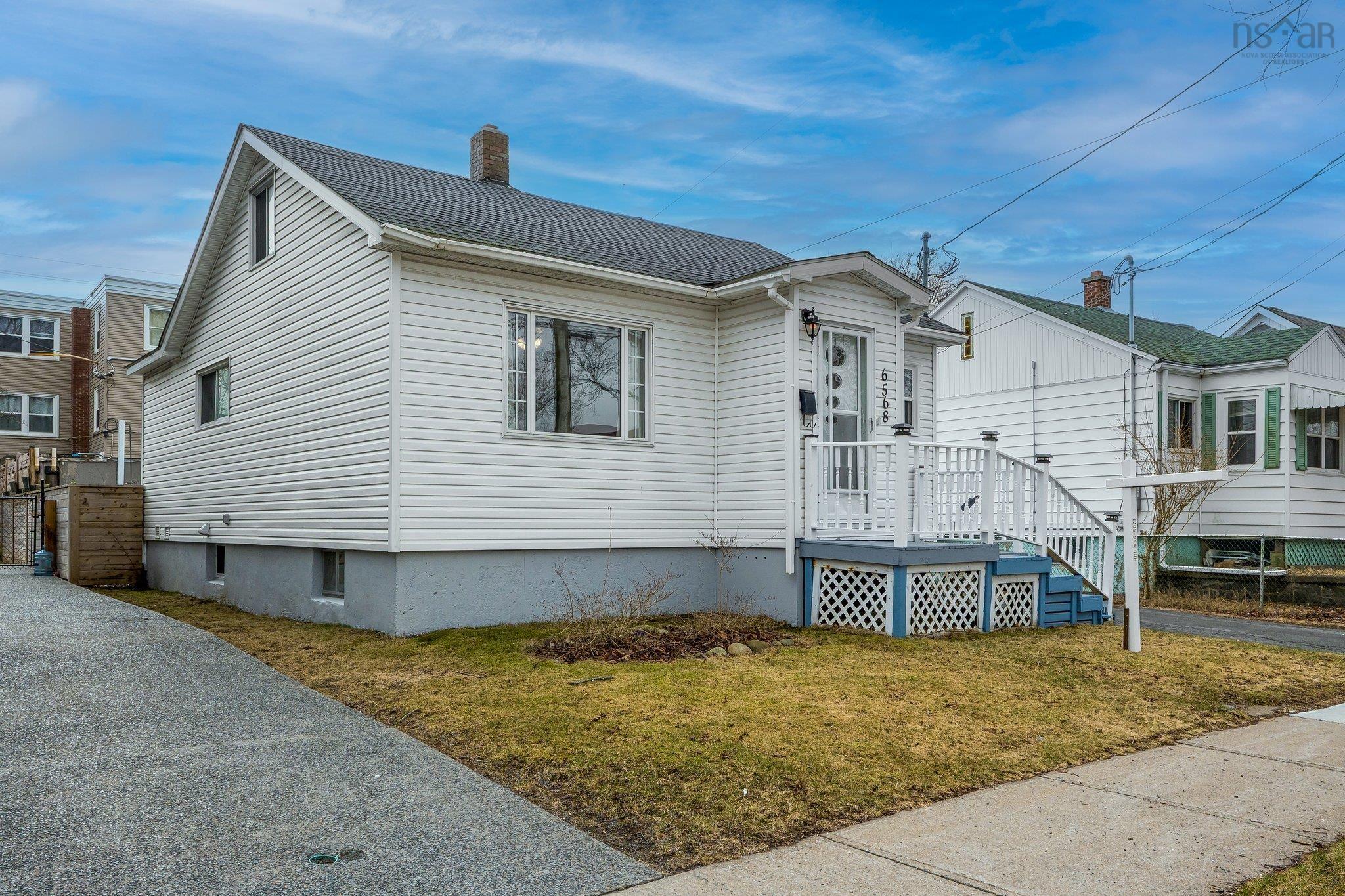 6568 Roslyn Road photo #3