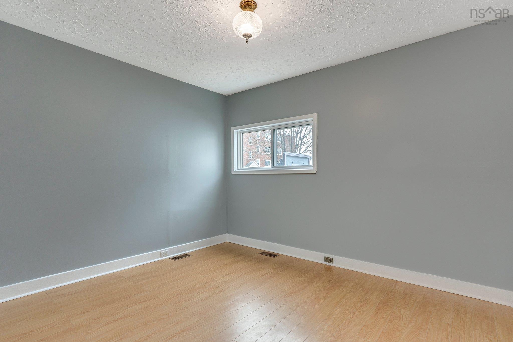 6568 Roslyn Road photo #23