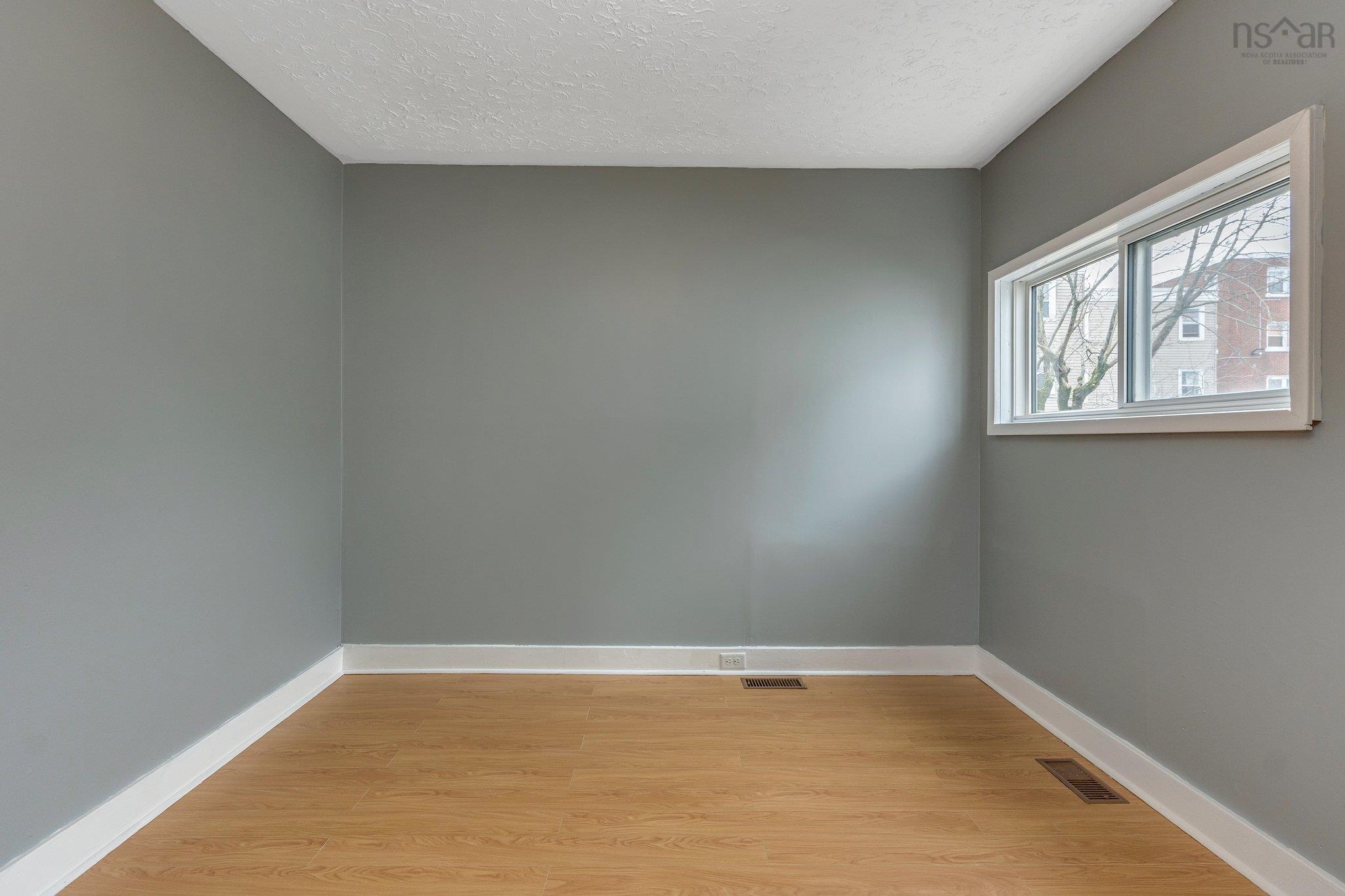 6568 Roslyn Road photo #24