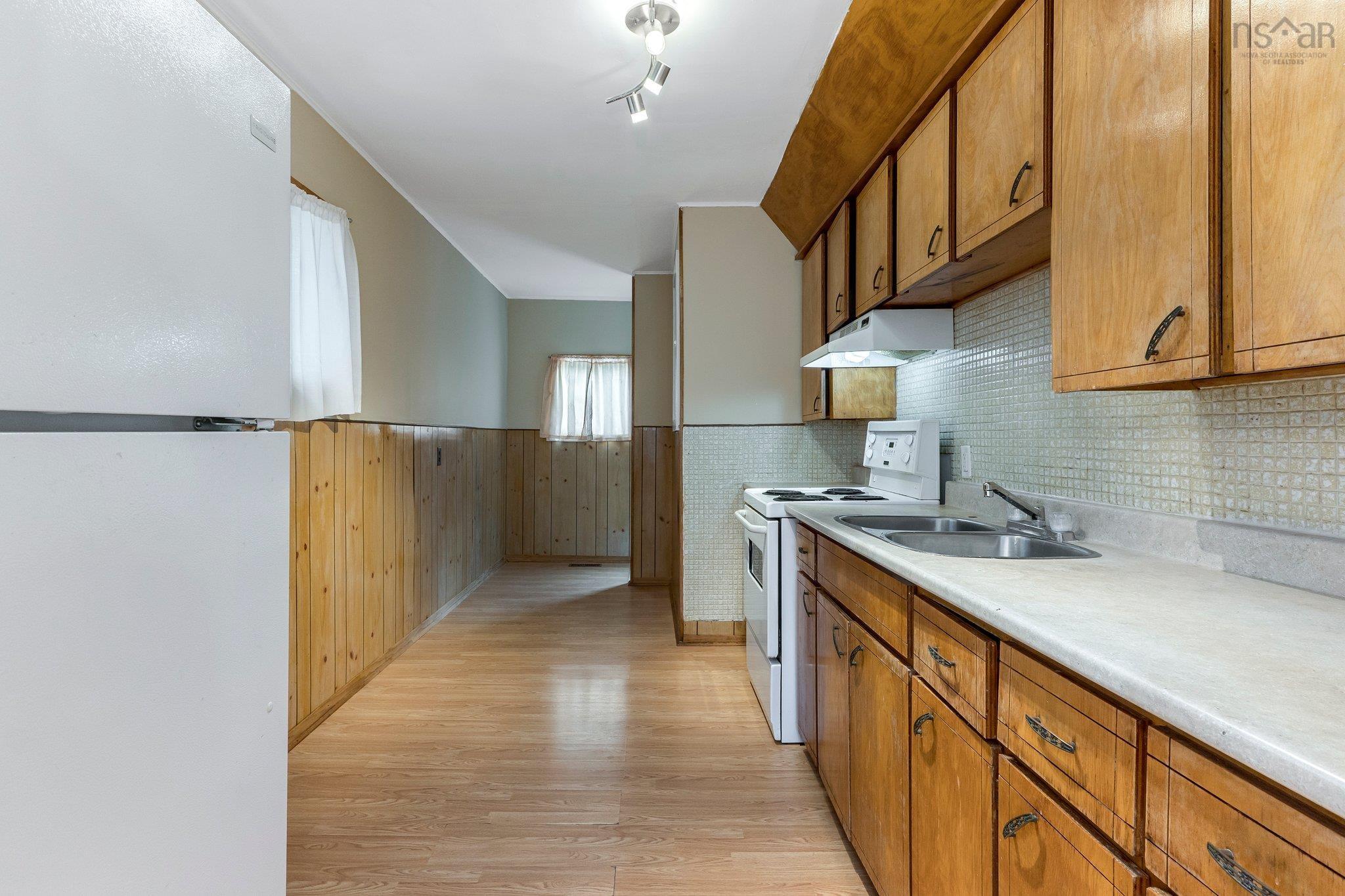 6568 Roslyn Road photo #29