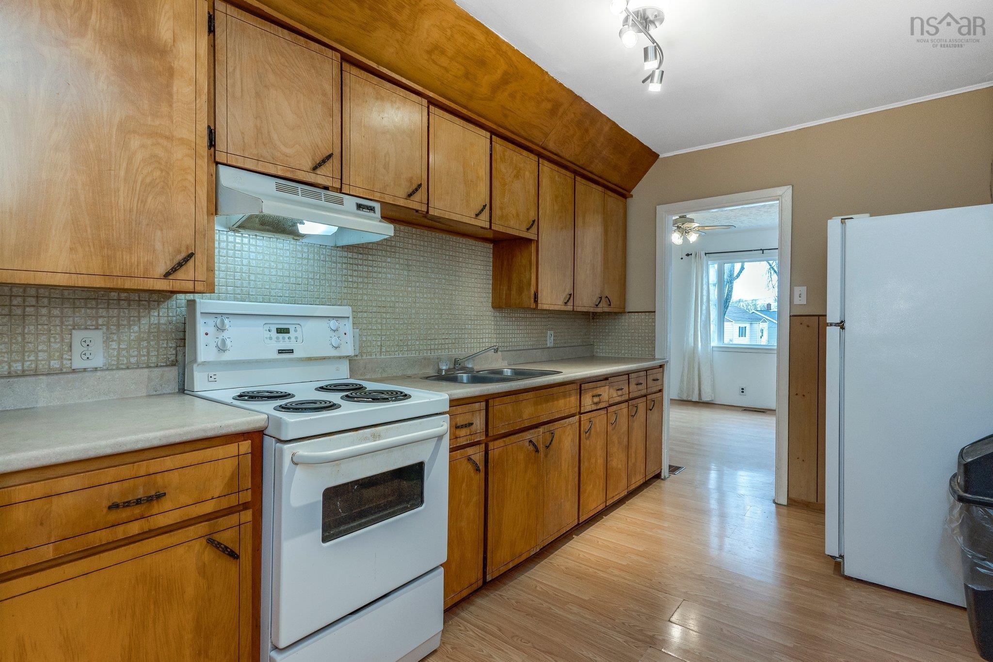 6568 Roslyn Road photo #31