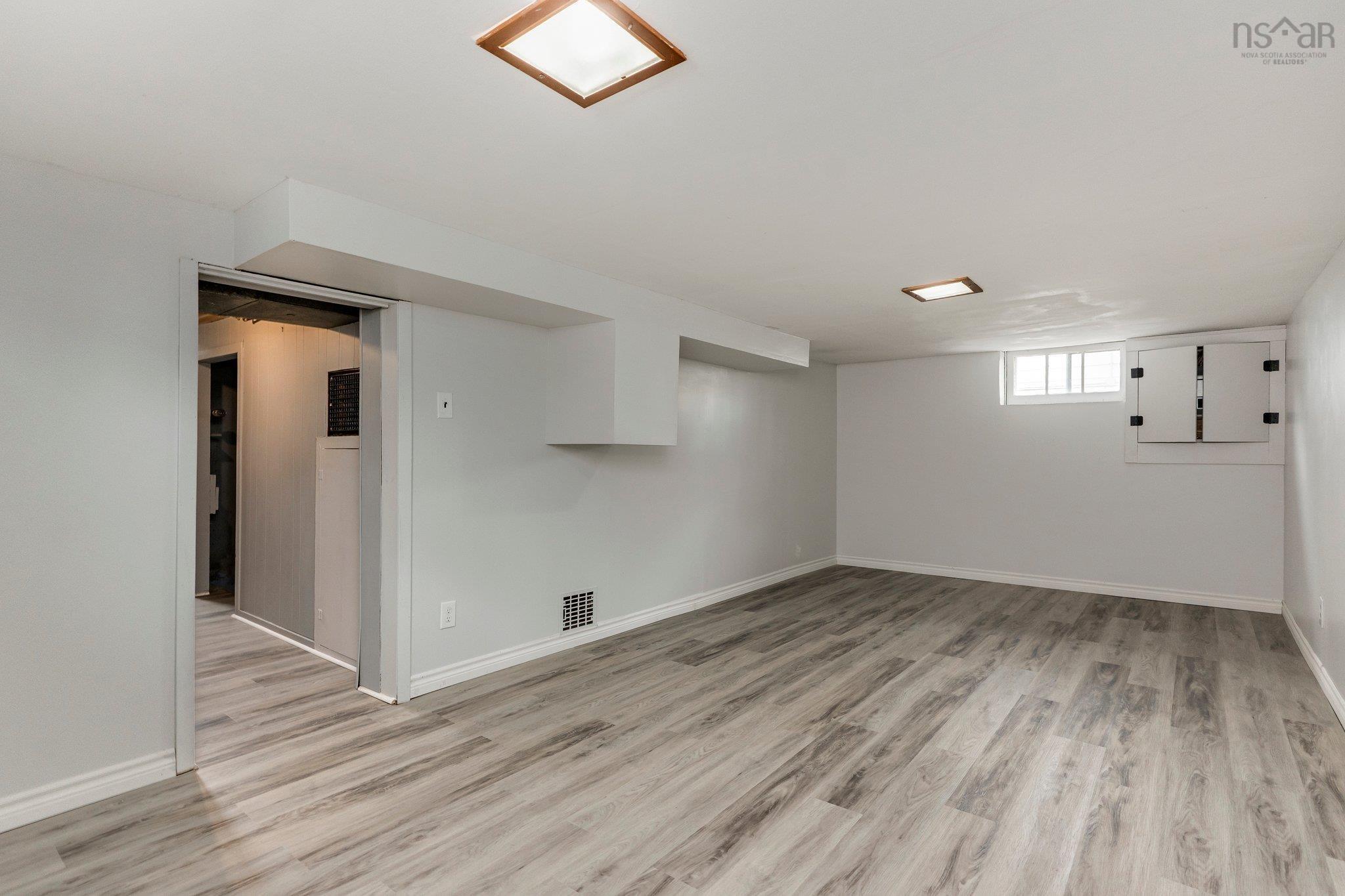 6568 Roslyn Road photo #41