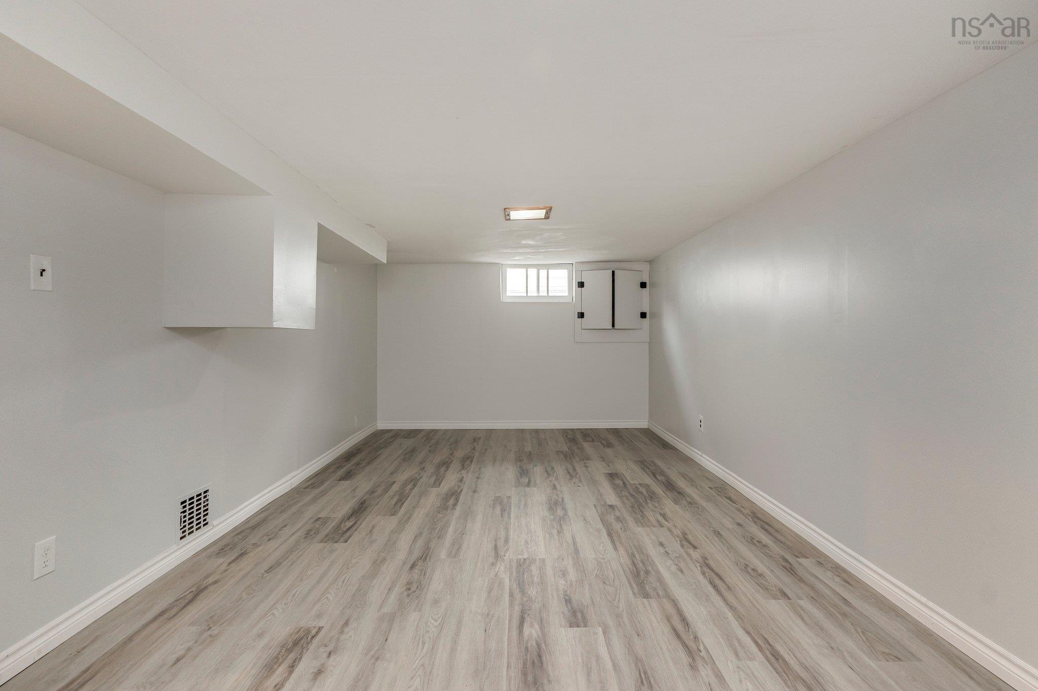 6568 Roslyn Road photo #42
