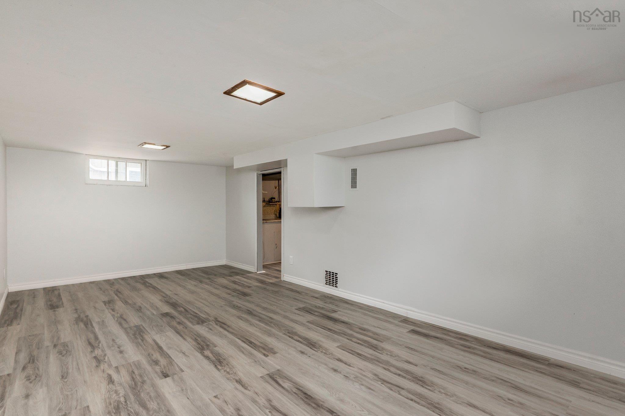 6568 Roslyn Road photo #45