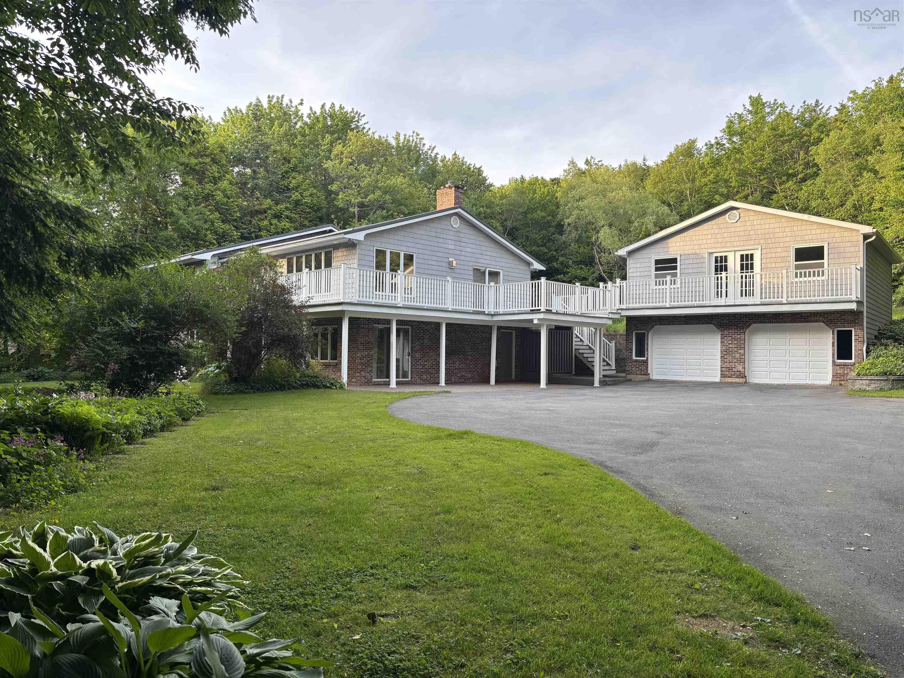 252 Howe Avenue photo #1