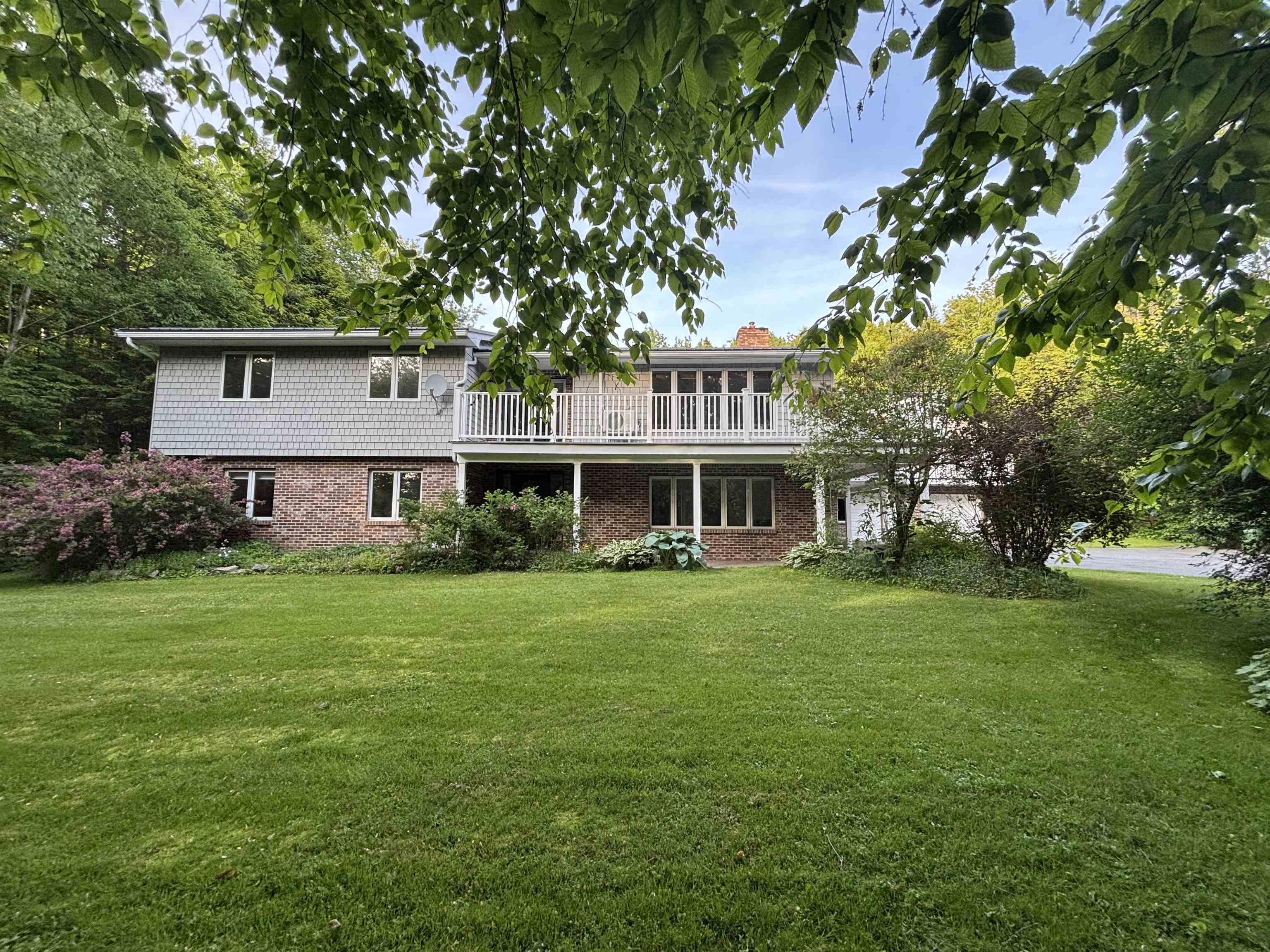 252 Howe Avenue photo #2