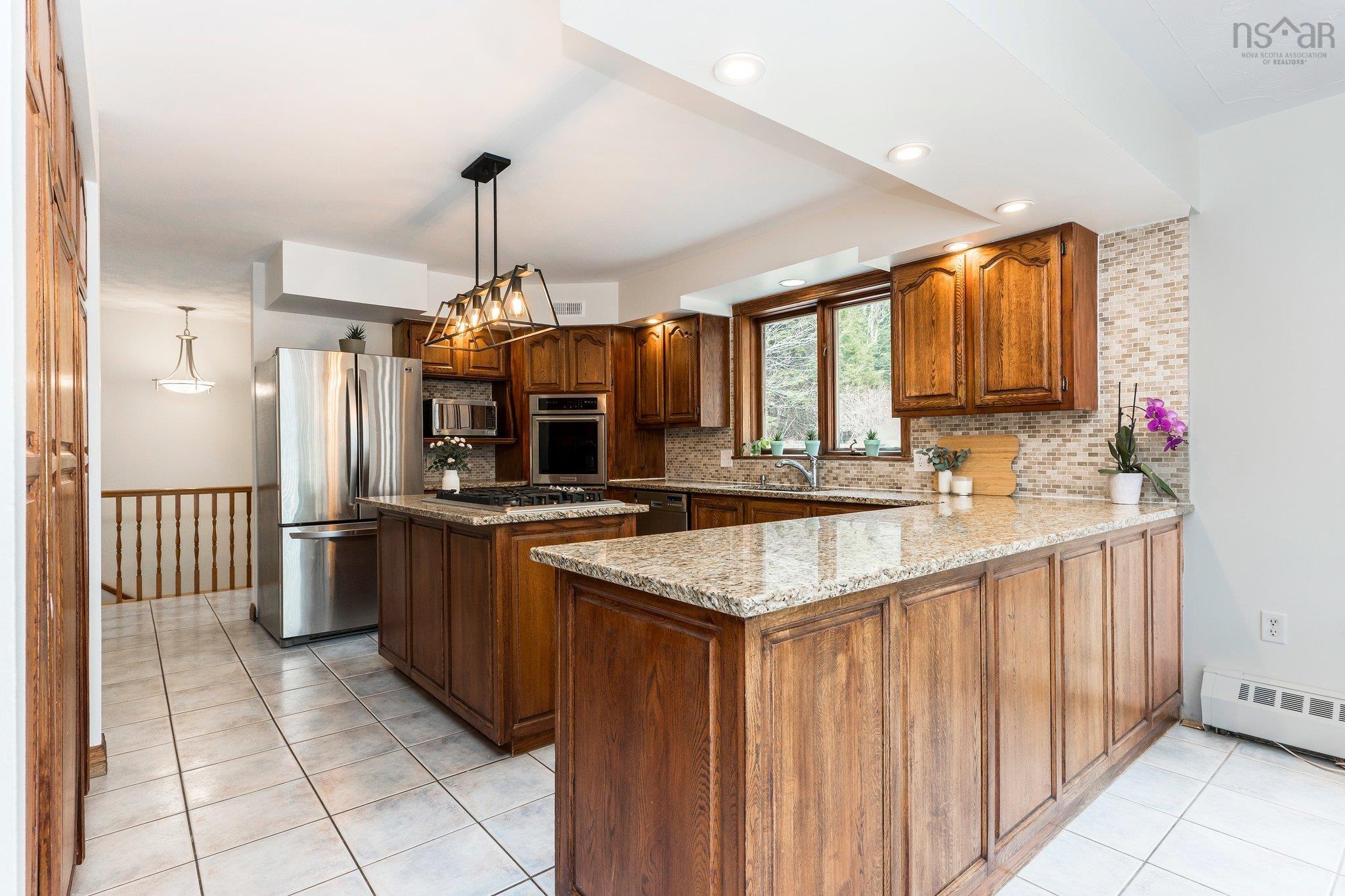 252 Howe Avenue photo #11