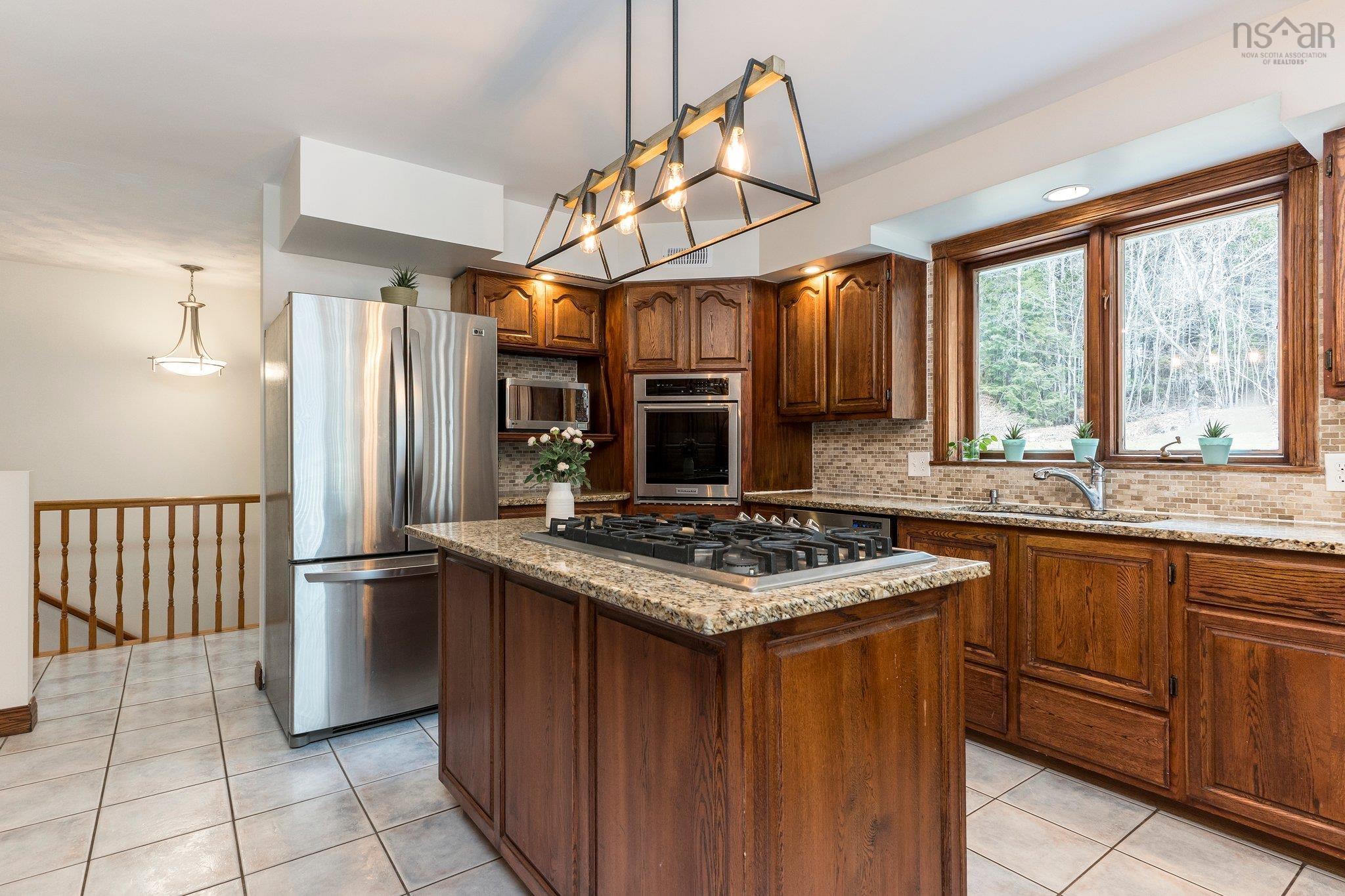 252 Howe Avenue photo #12