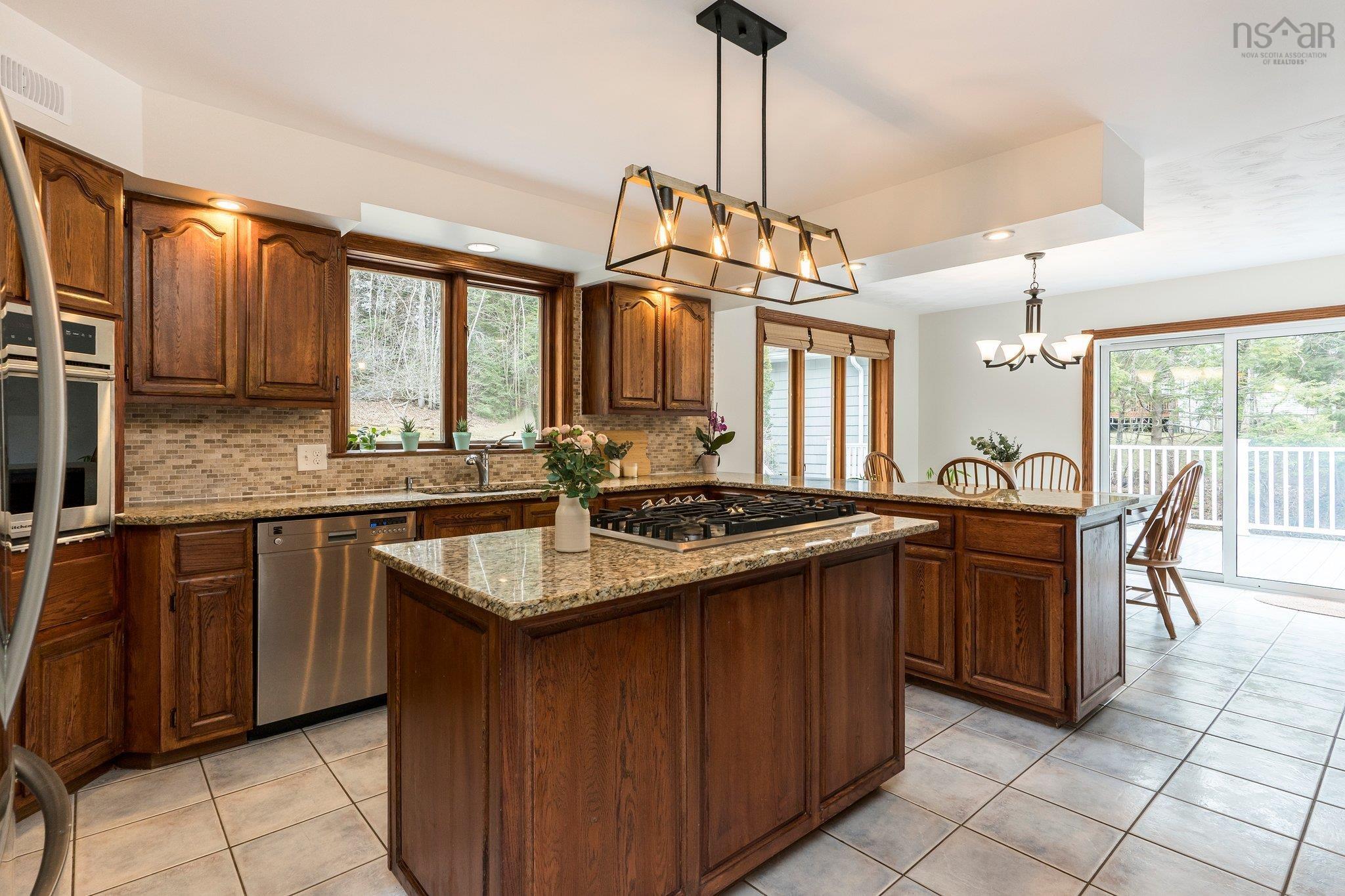252 Howe Avenue photo #15