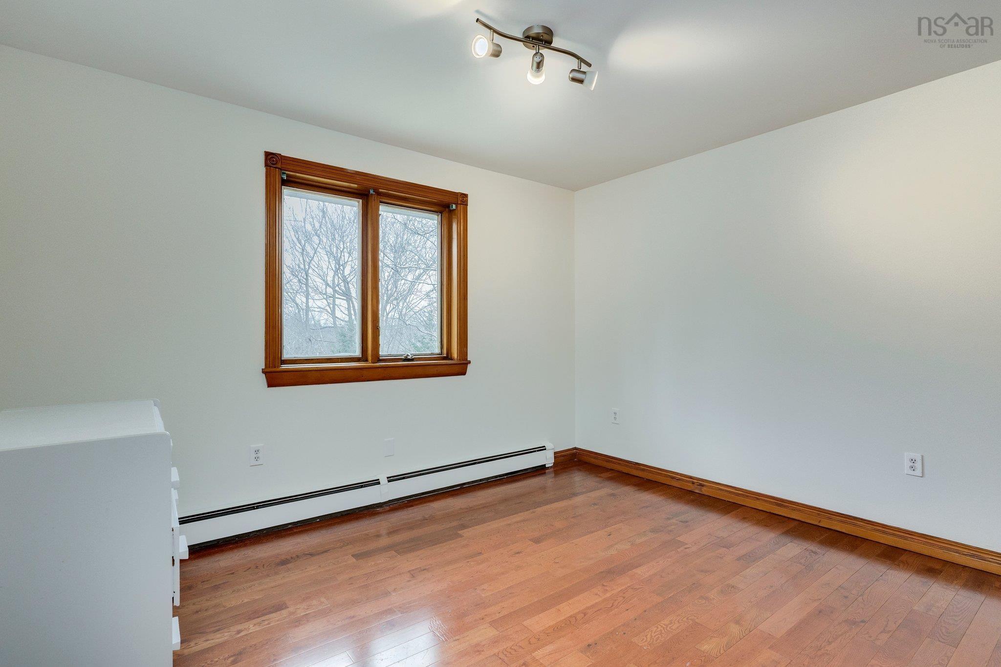 252 Howe Avenue photo #19