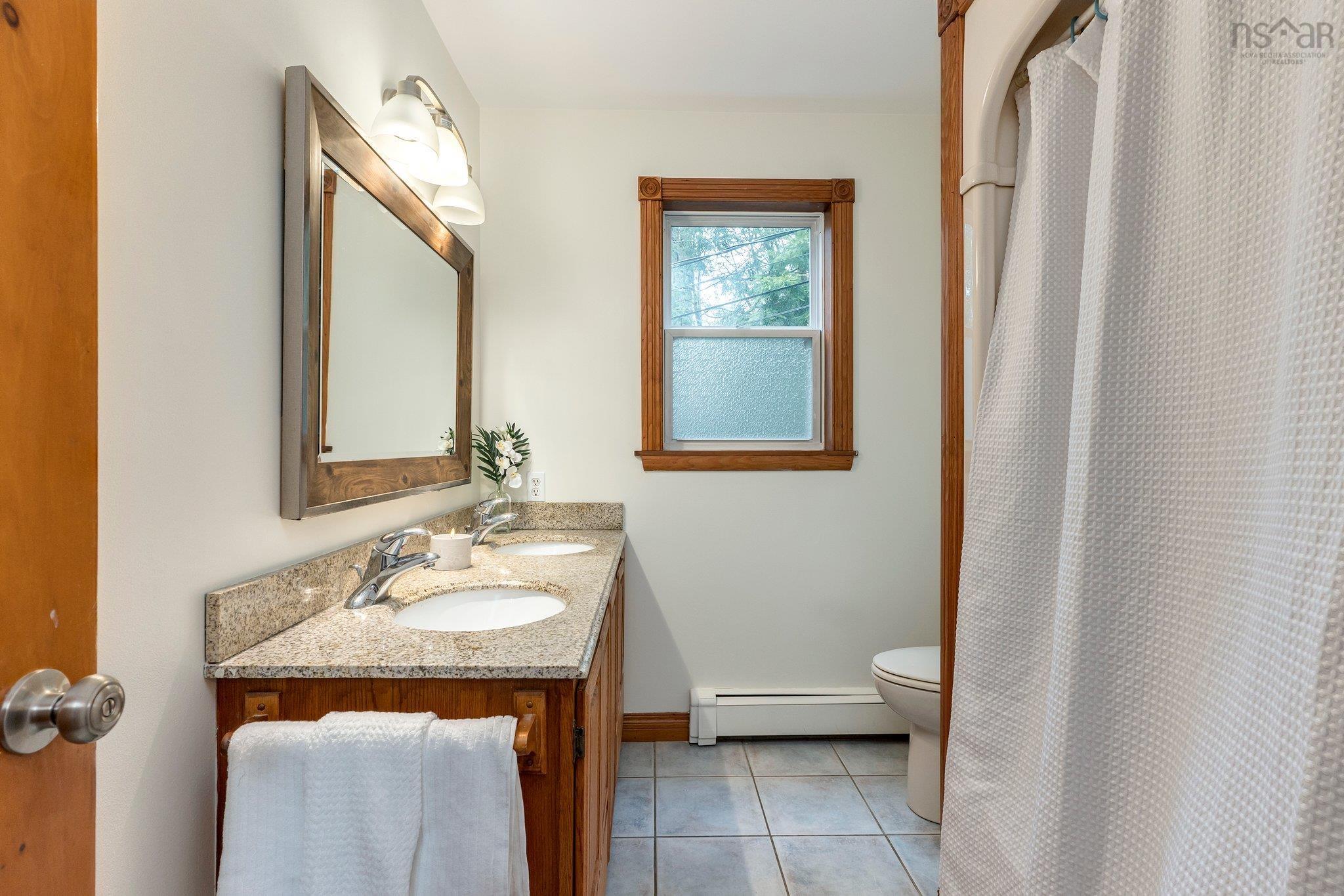 252 Howe Avenue photo #21